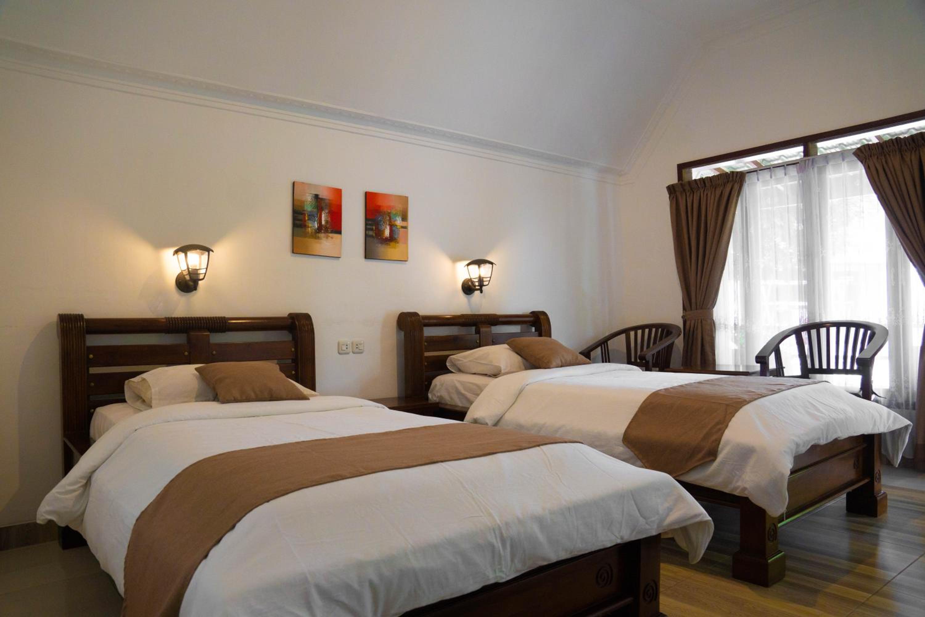 Deluxe Double or Twin Room with Lake View photo 2