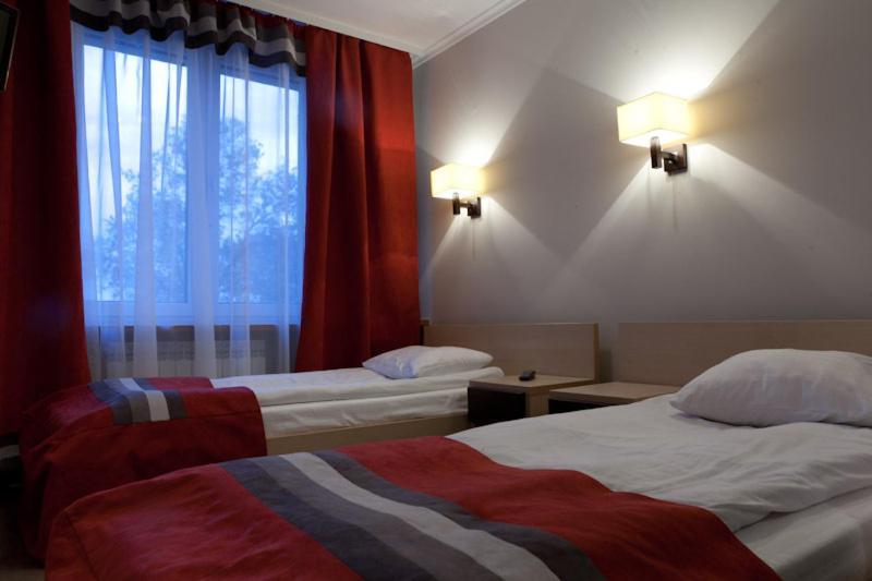 Twin Room - Photo 3