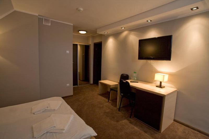 Suite - Photo 1