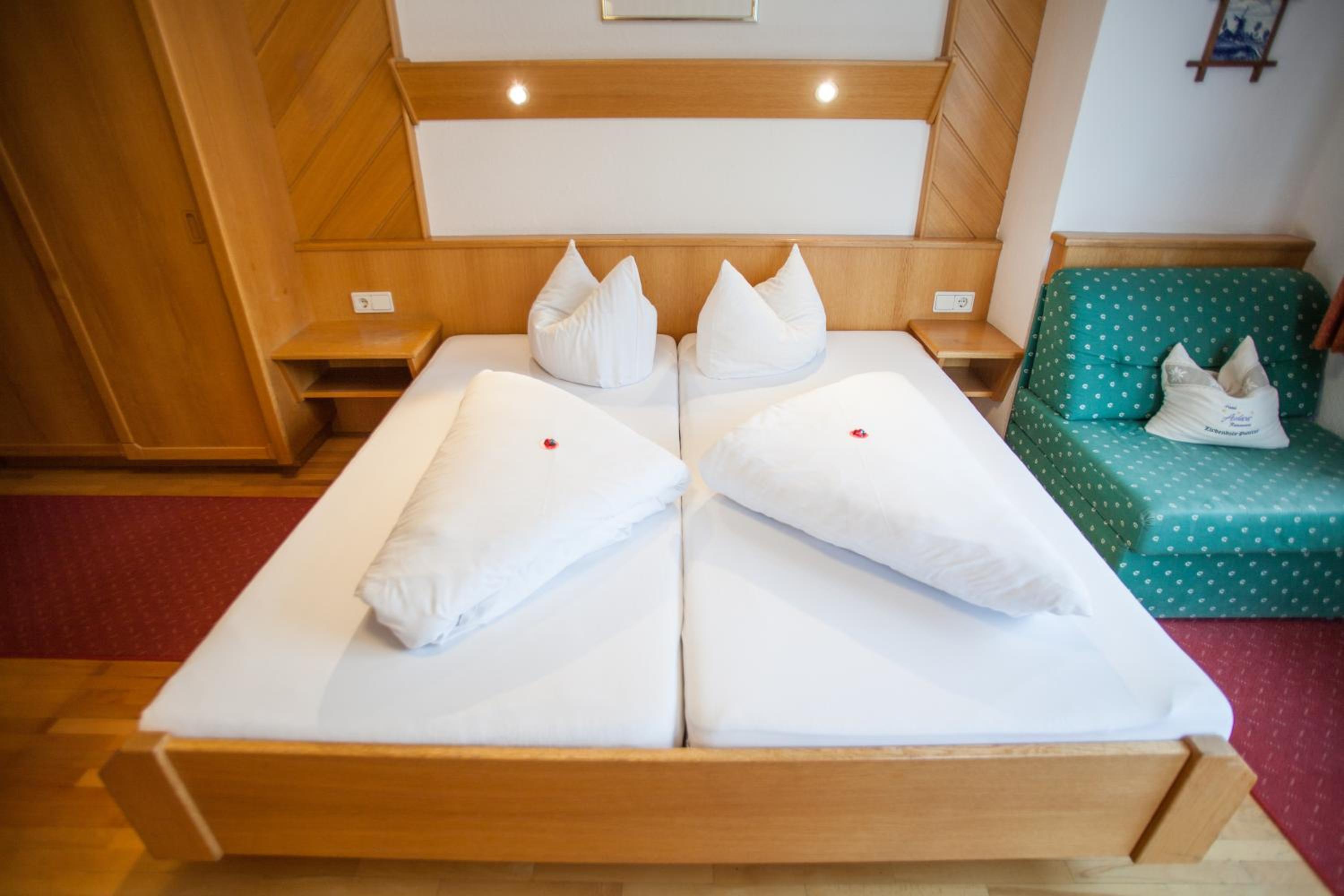 Double Room - Photo 6