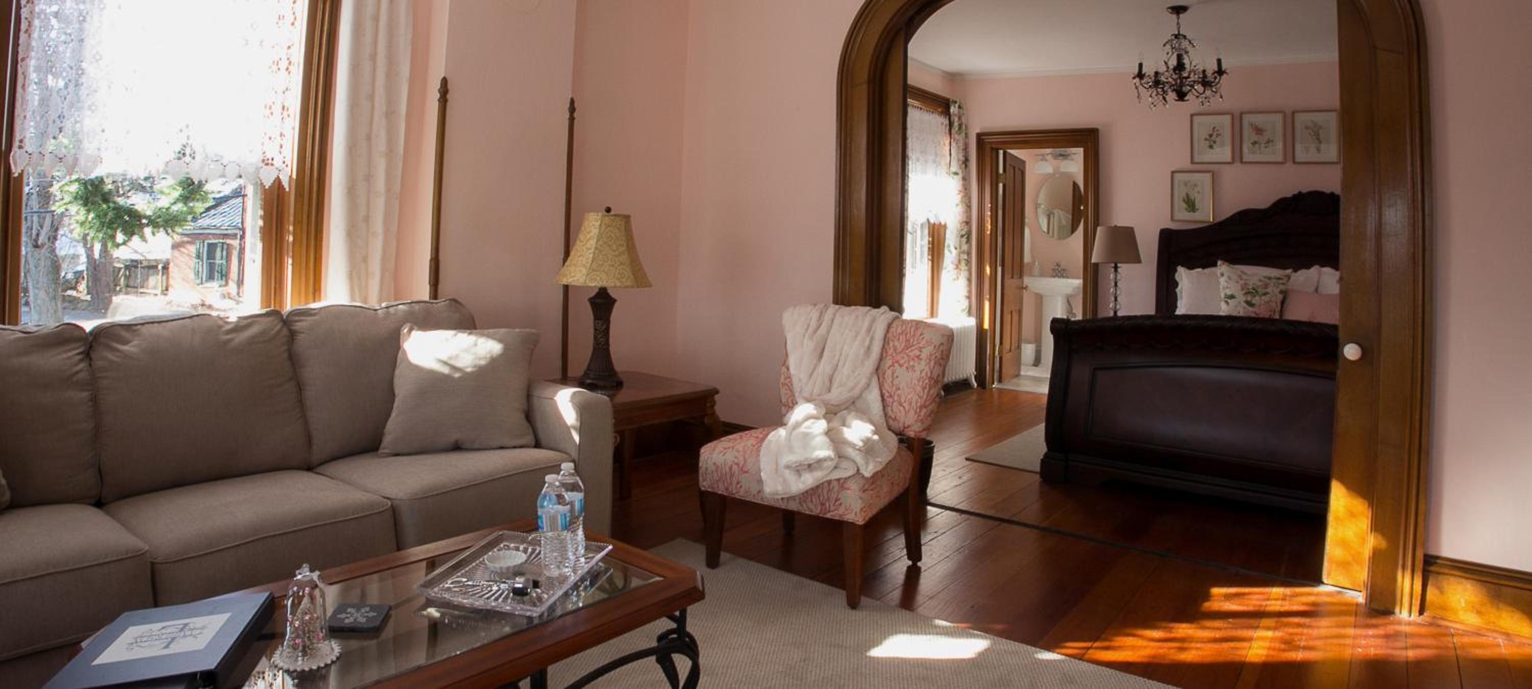Superior King Suite photo 3