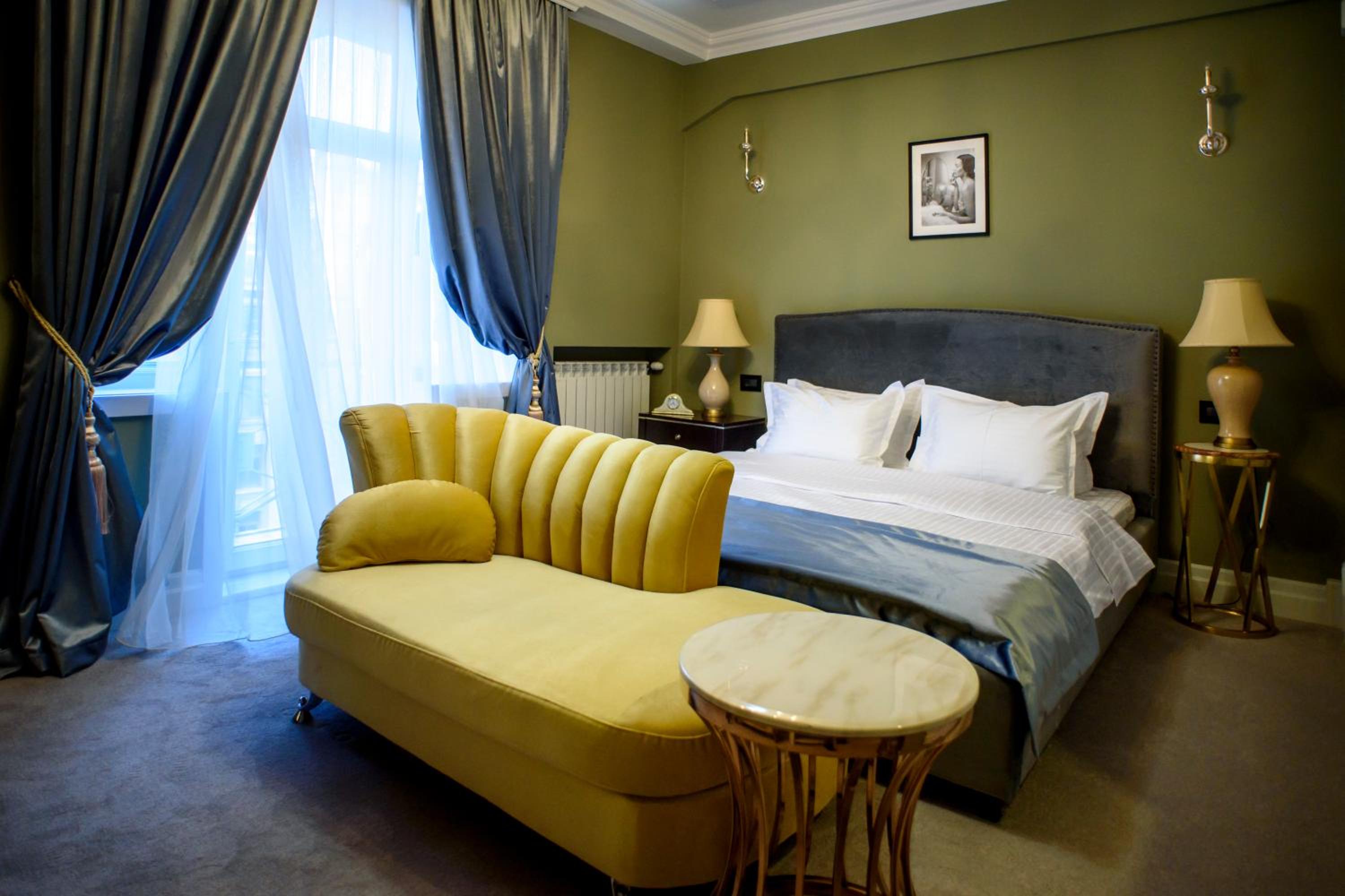 Deluxe King Room - Photo 46