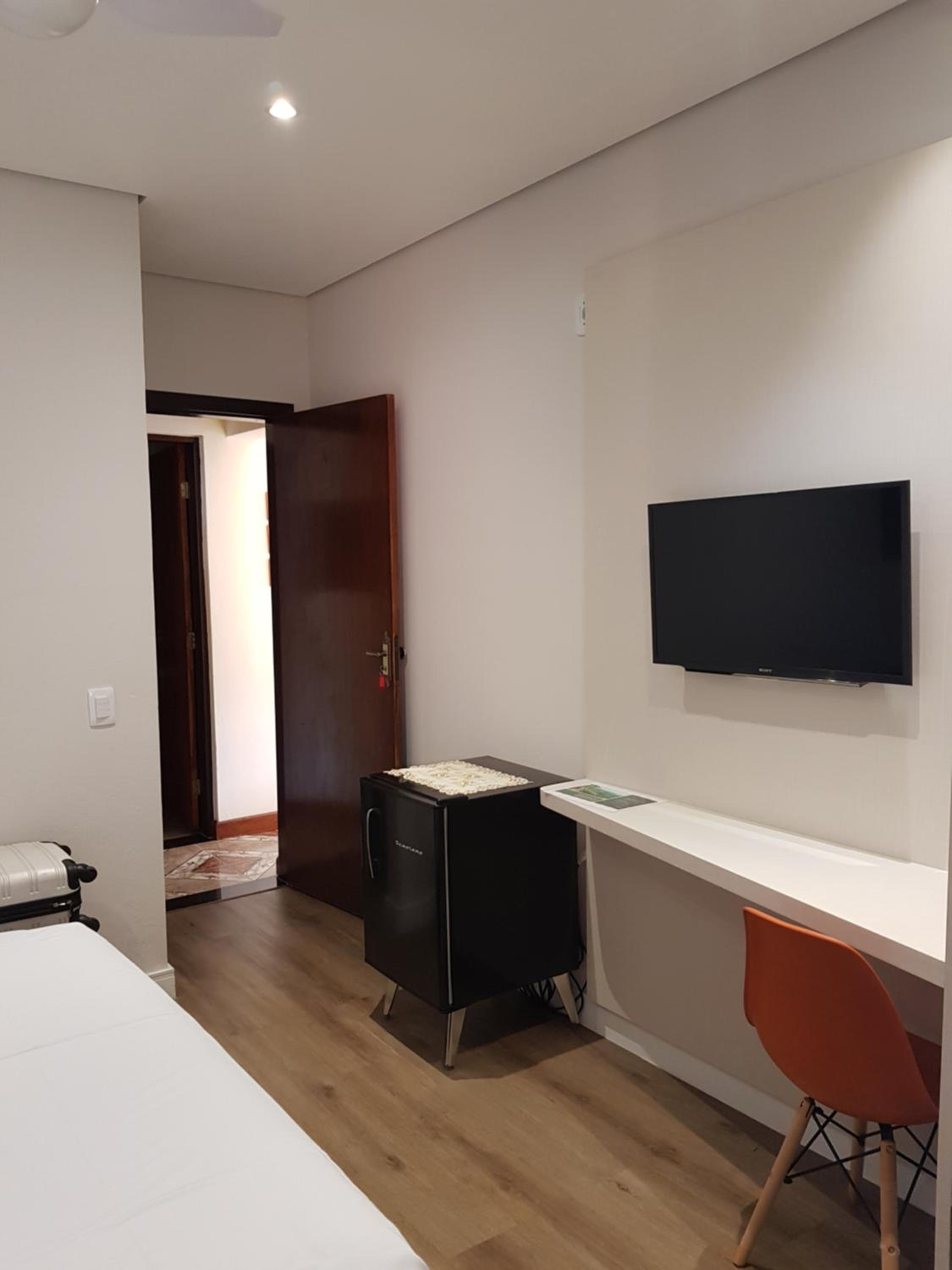 Queen Suite - Photo 2