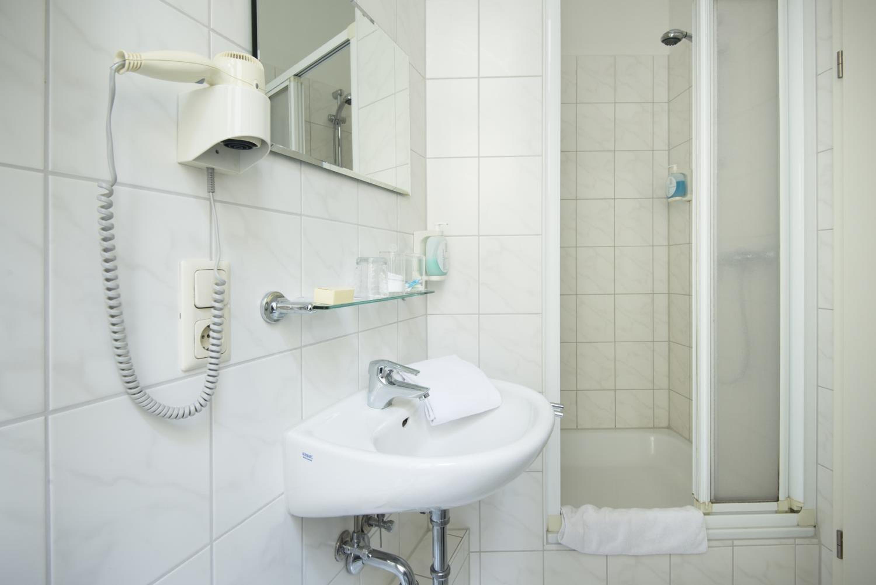 Standard Double Room - Photo 4