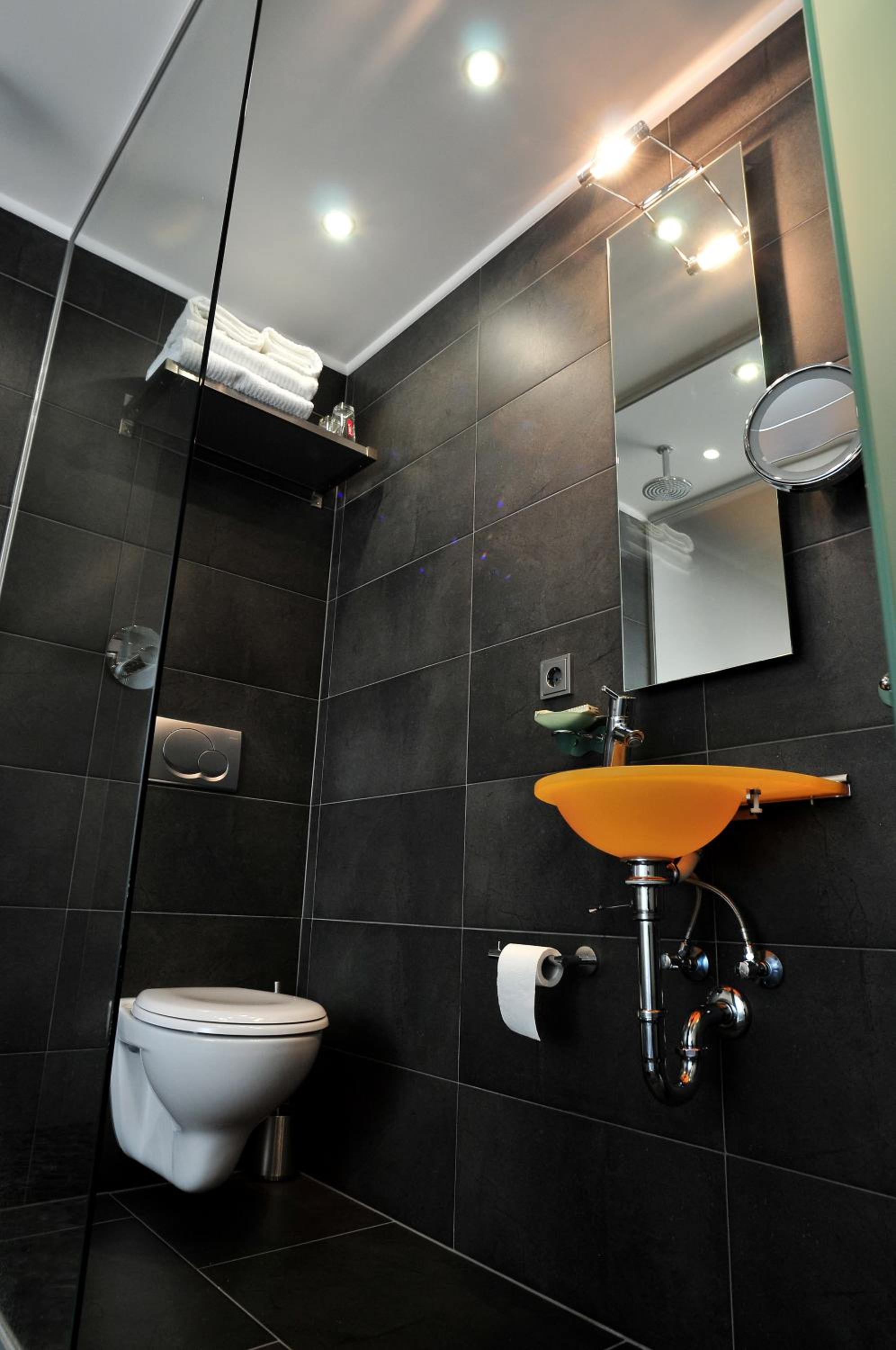 Double or Twin Room - Photo 6