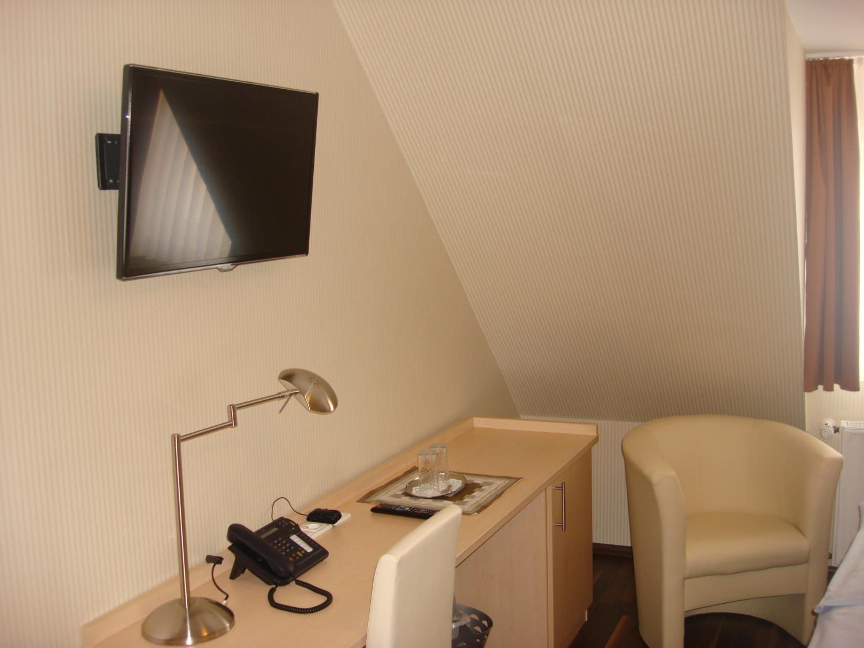 Family Room - Photo 3