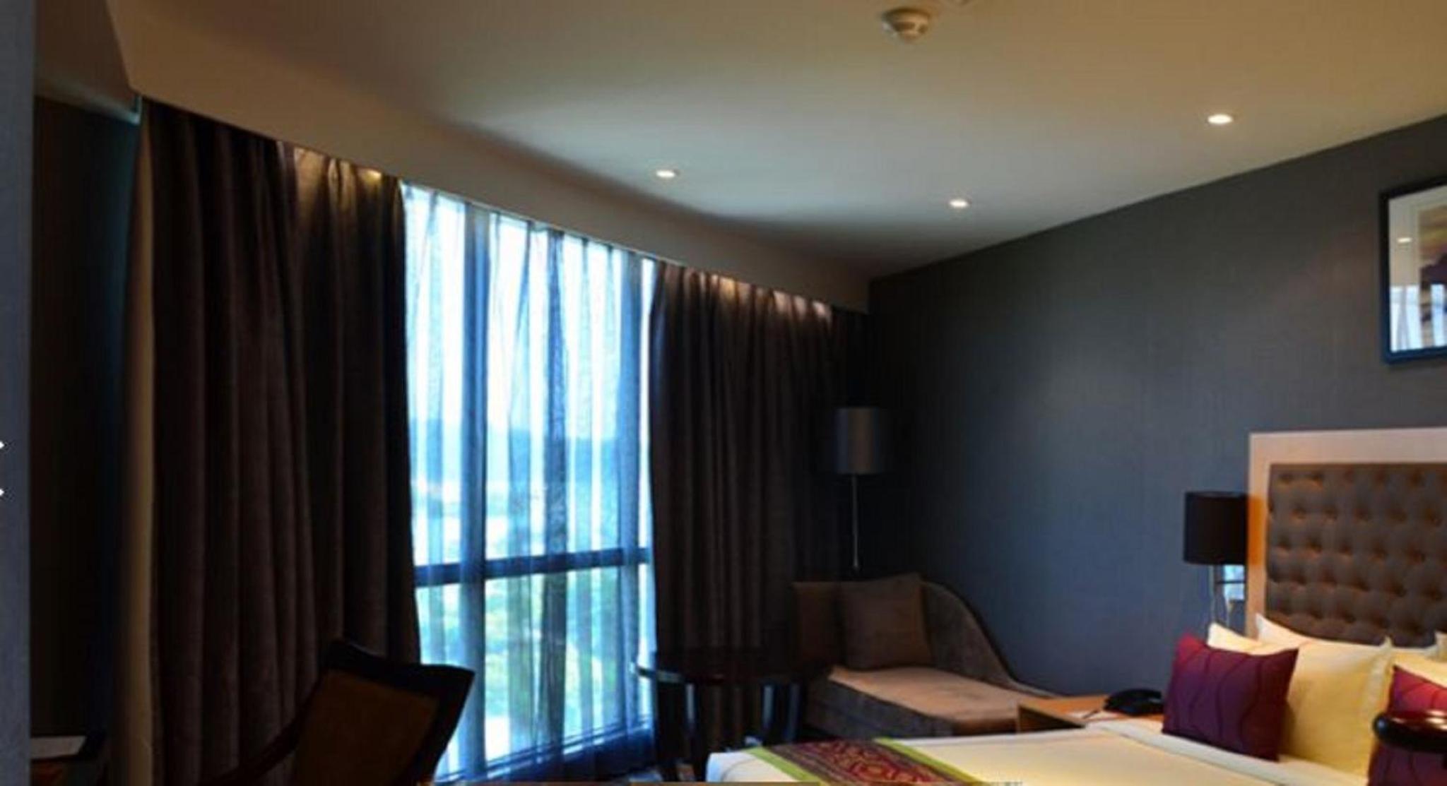 Executive Suite - Photo 4