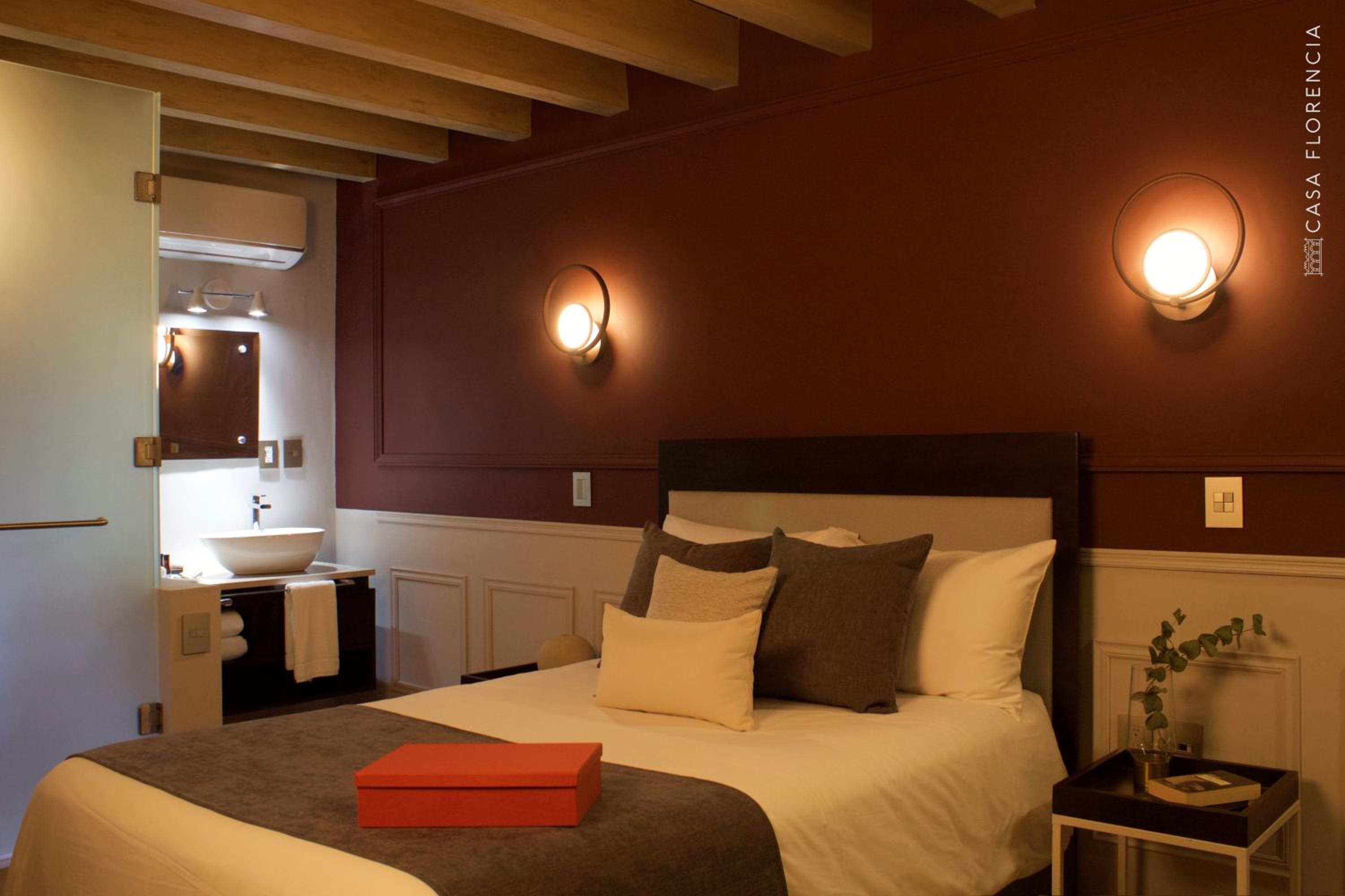 Queen Suite - Photo 5