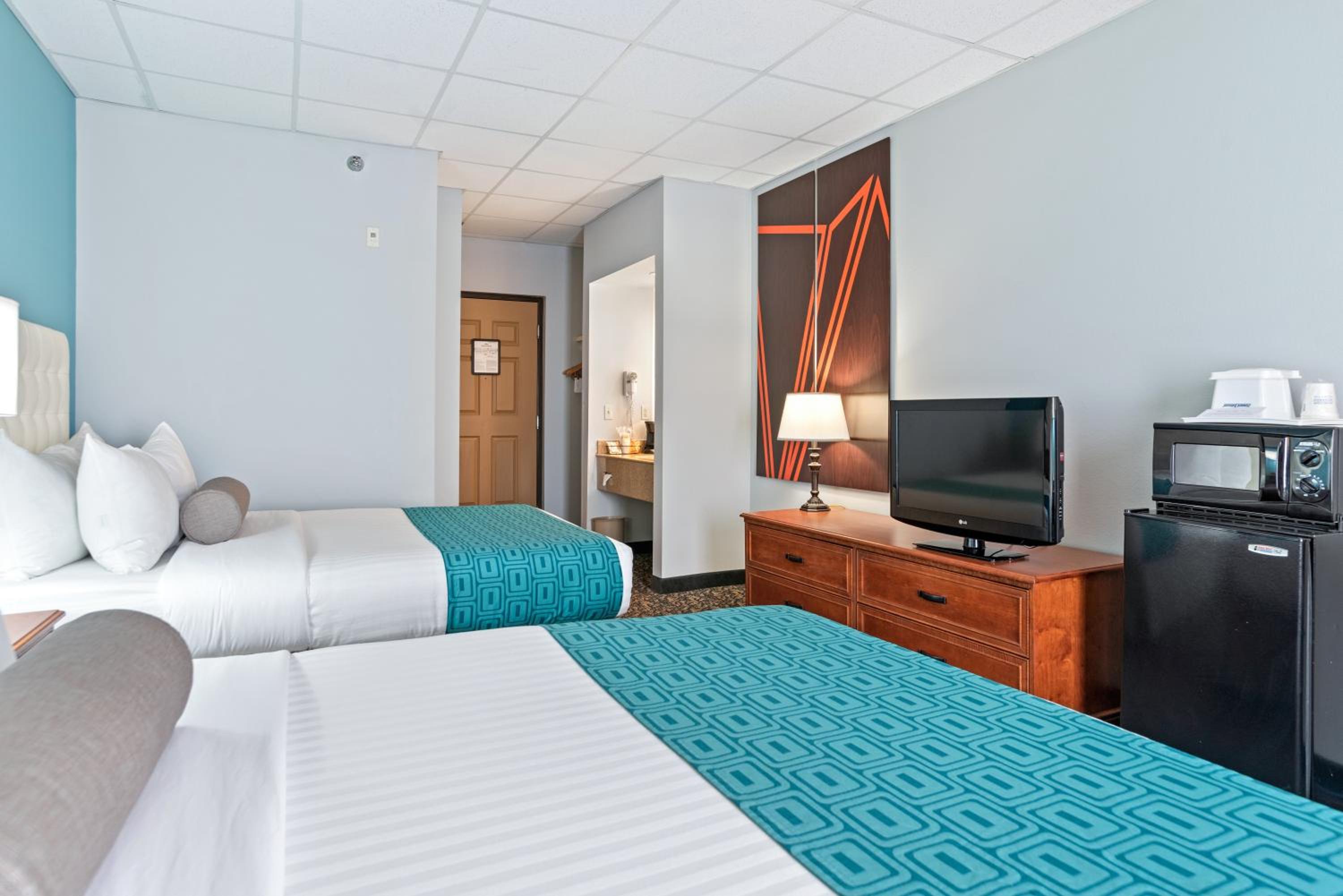 Queen Room with Two Queen Beds - Mobility Access/Non-Smoking - Photo 5