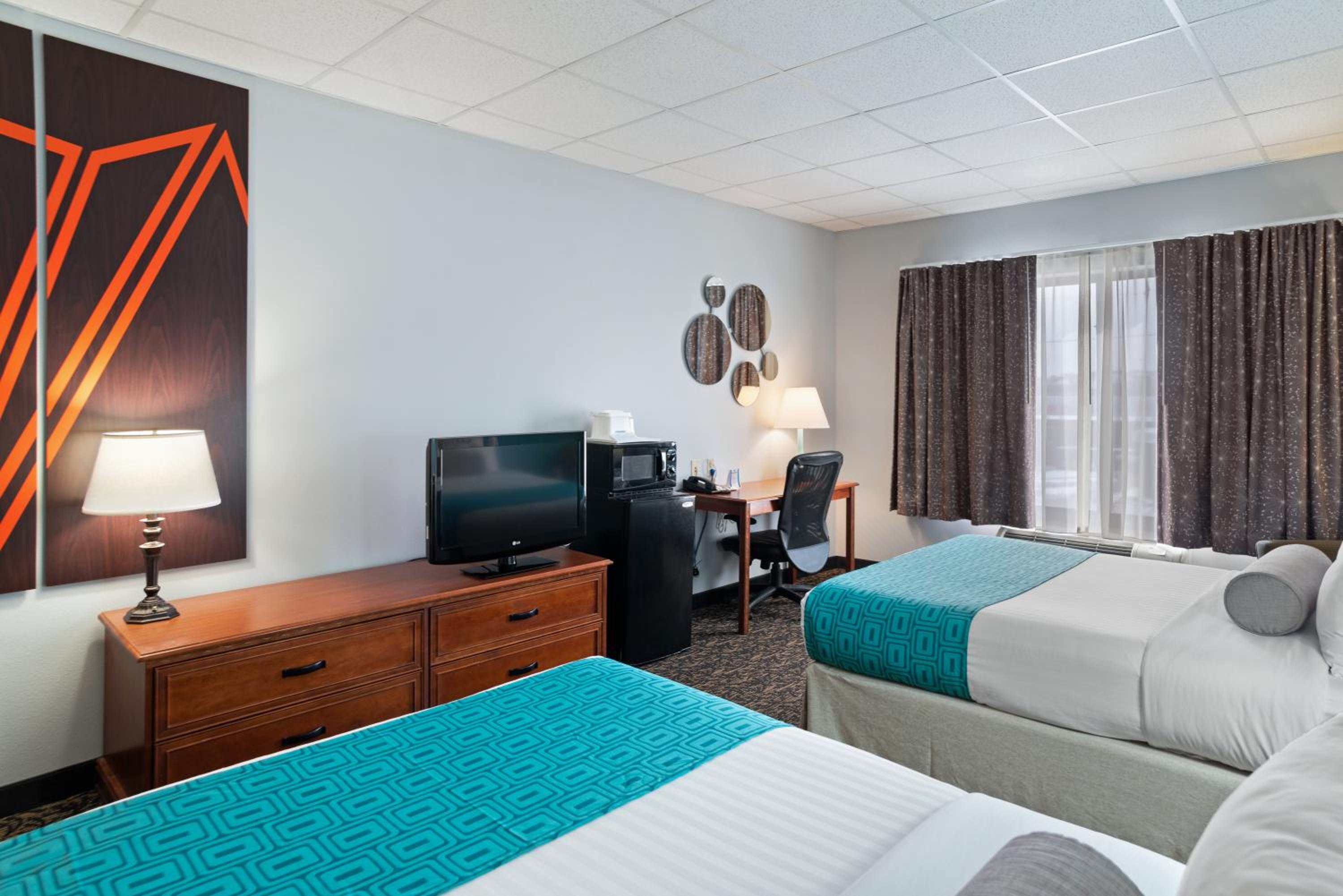 Queen Room with Two Queen Beds - Mobility Access/Non-Smoking - Photo 8
