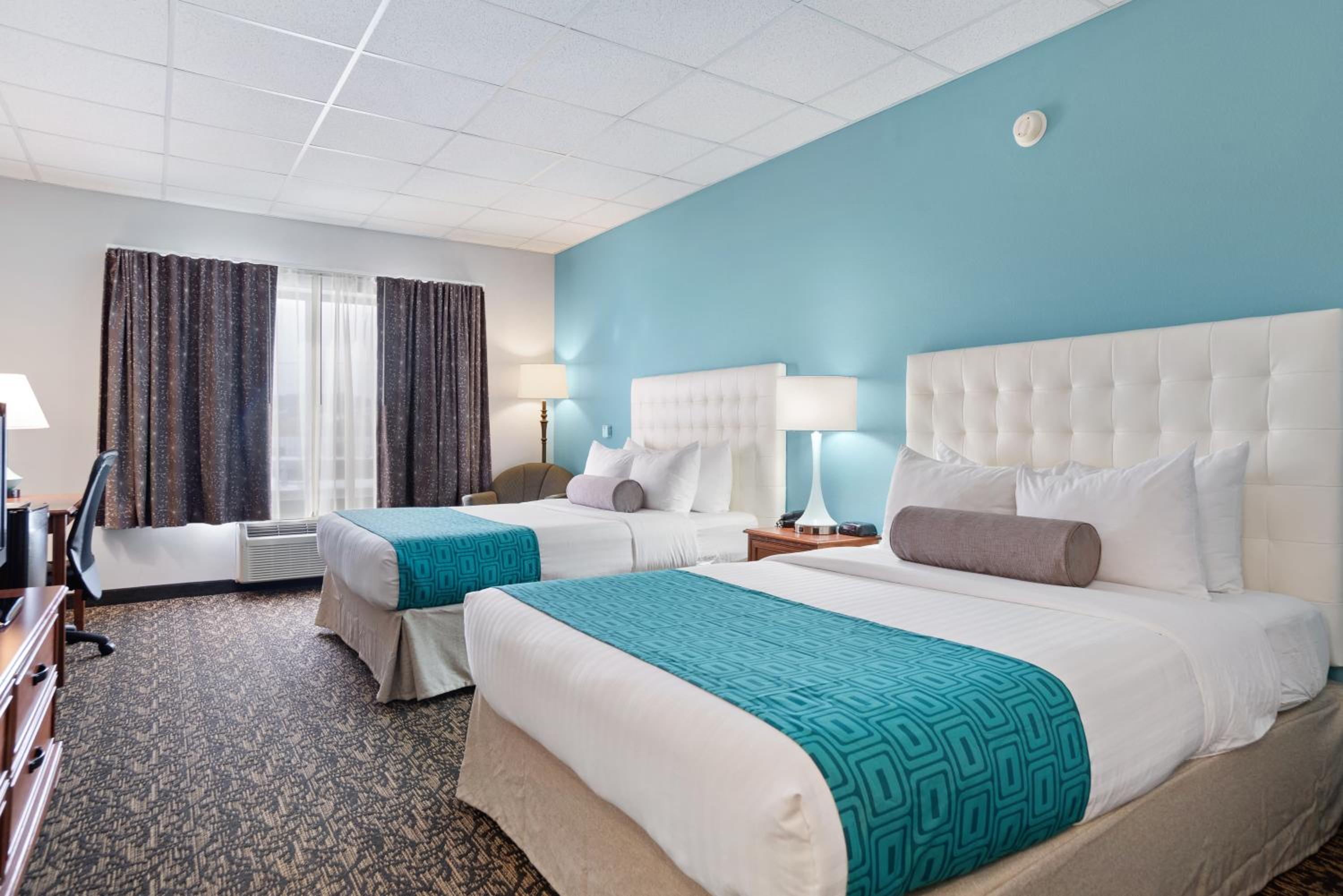 Queen Room with Two Queen Beds - Mobility Access/Non-Smoking - Photo 7