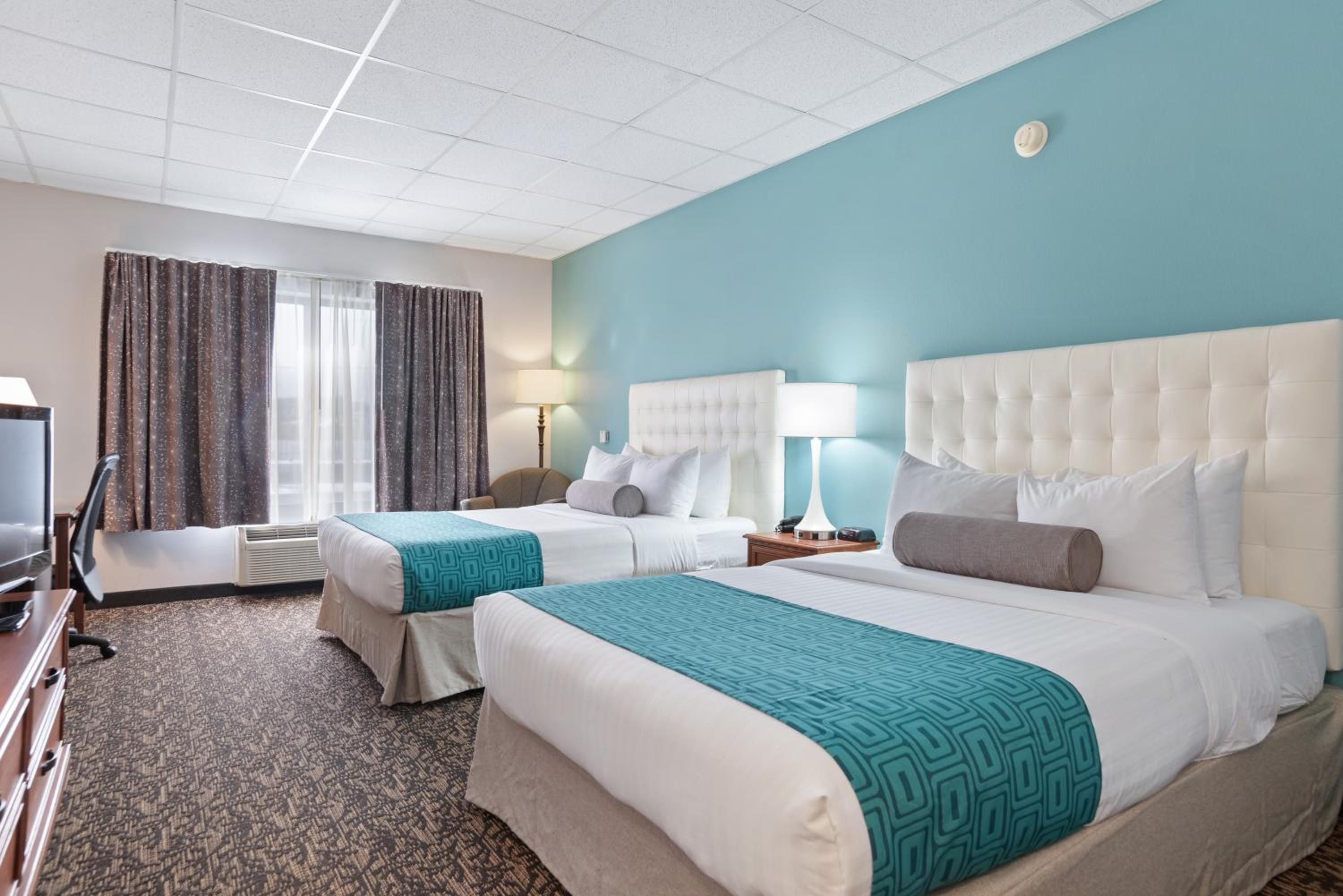 Queen Room with Two Queen Beds - Mobility Access/Non-Smoking - Photo 2