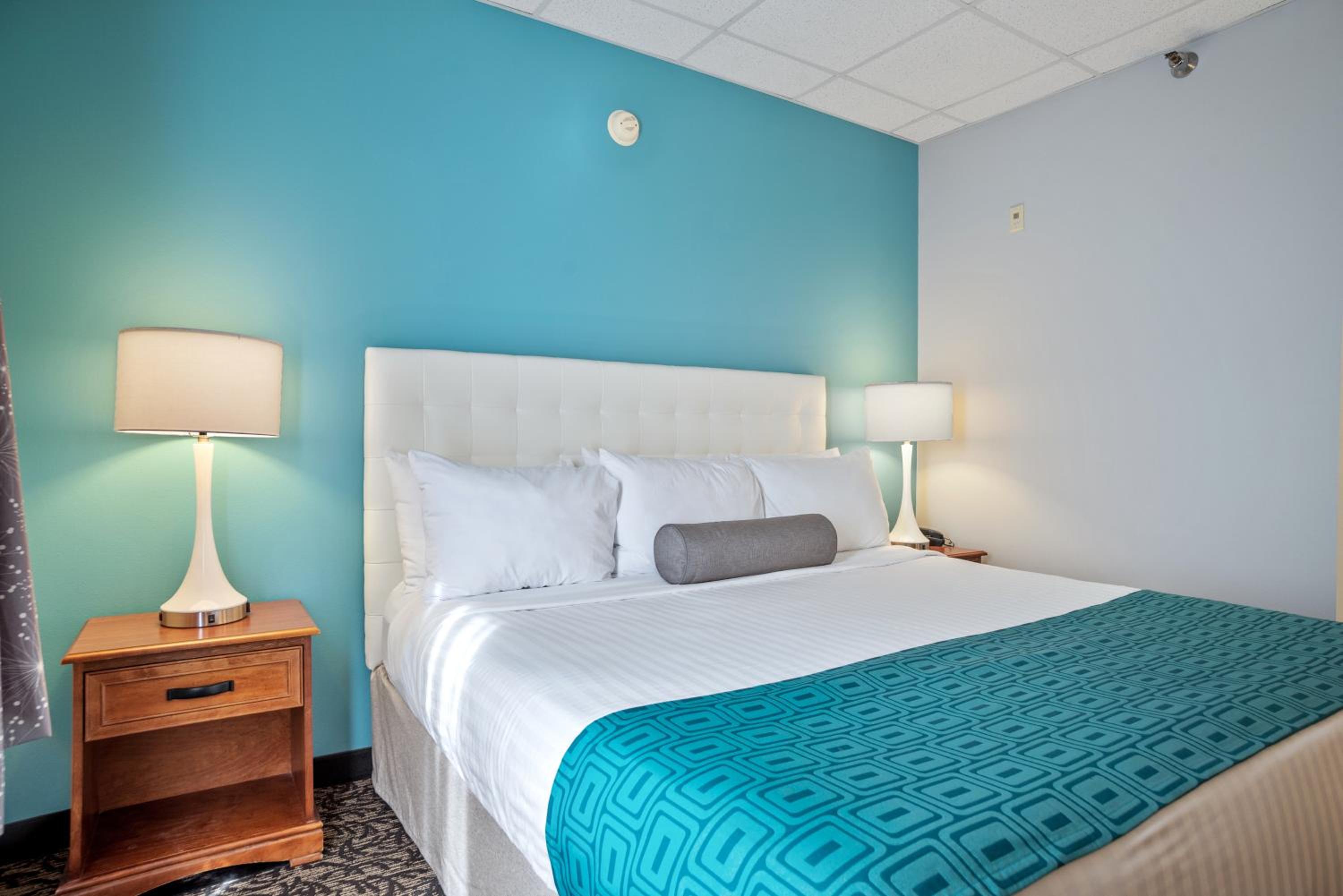One-Bedroom King Suite - Non-Smoking - Photo 9