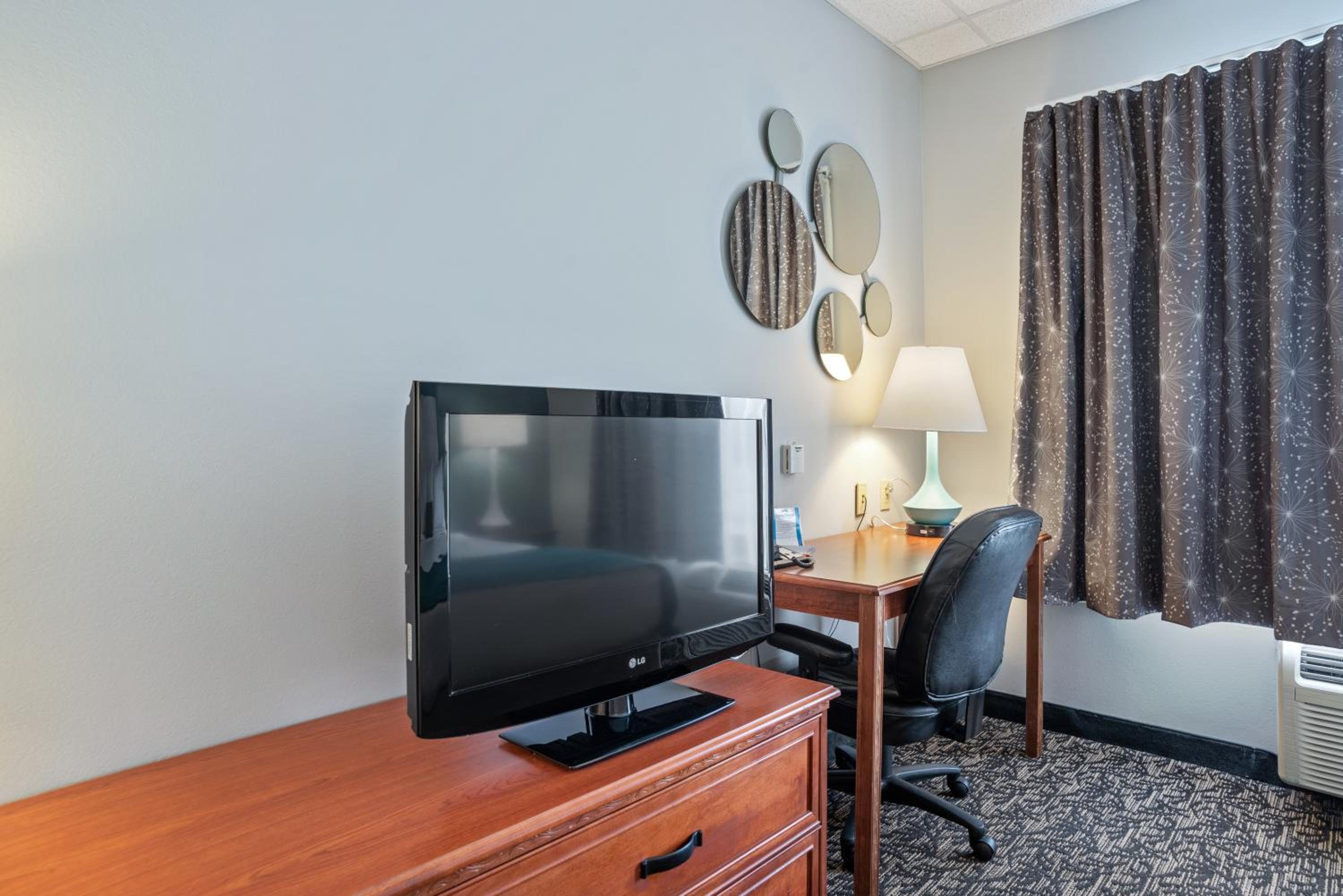 One-Bedroom King Suite - Non-Smoking - Photo 4