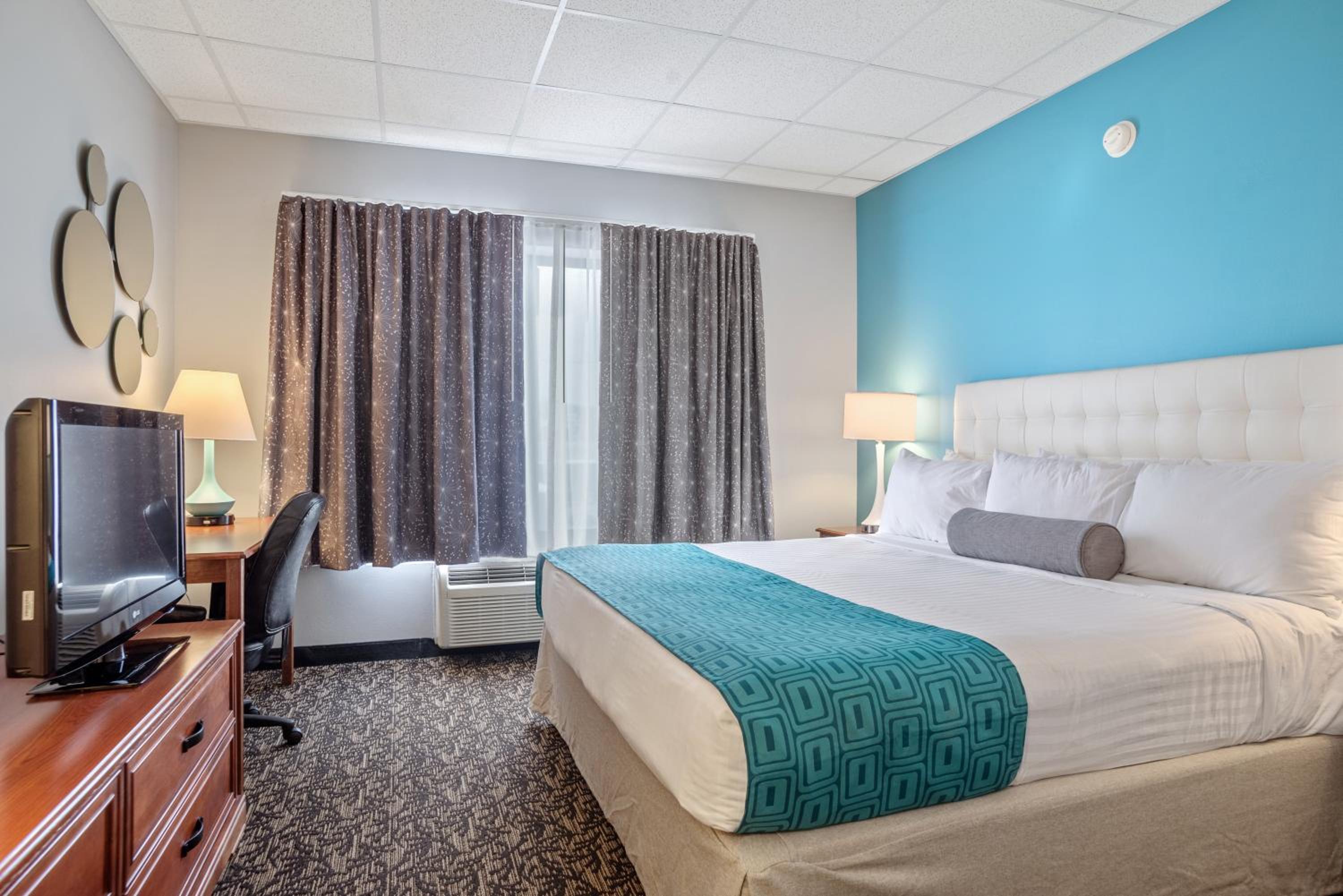 One-Bedroom King Suite - Non-Smoking - Photo 6