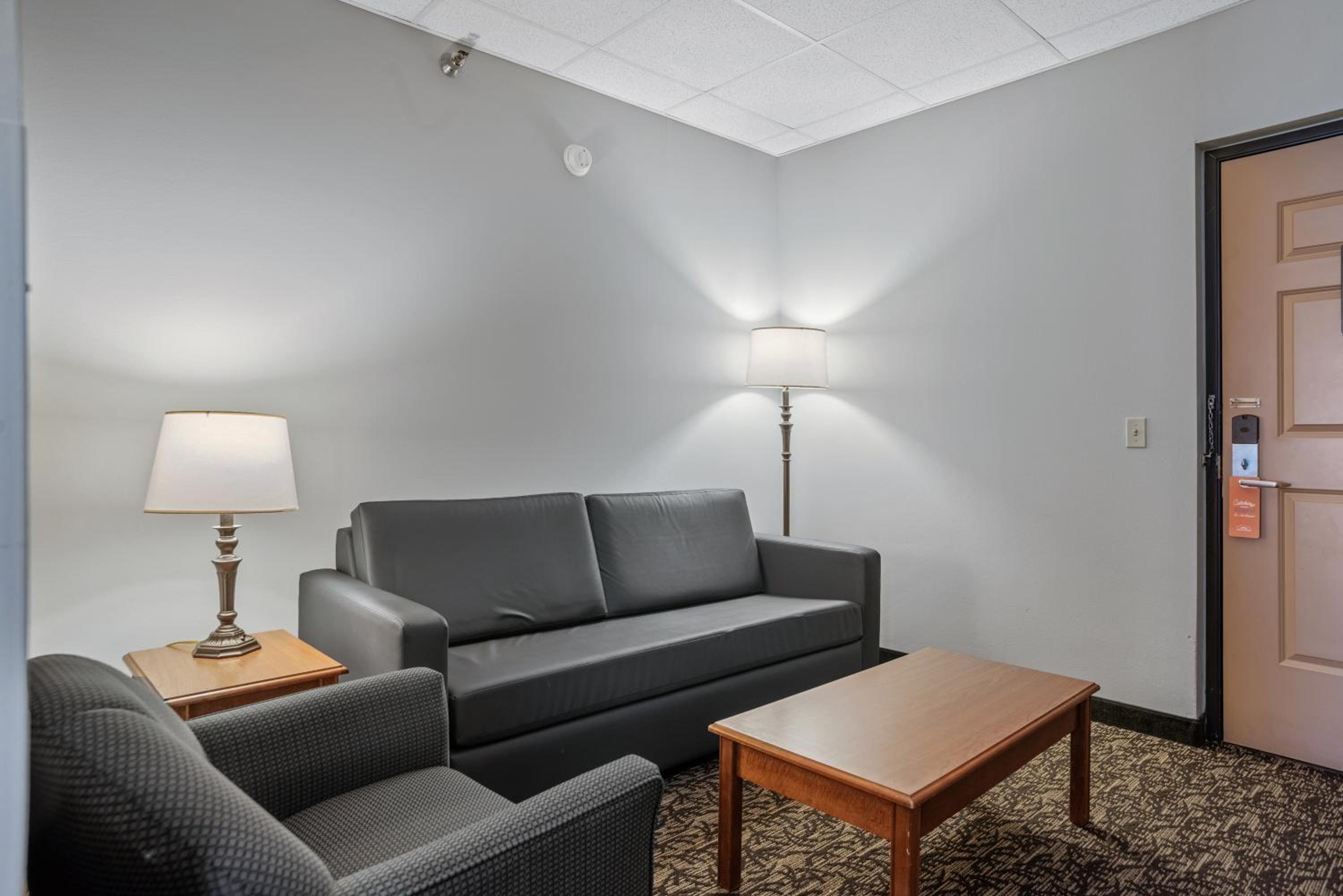 One-Bedroom King Suite - Non-Smoking - Photo 5