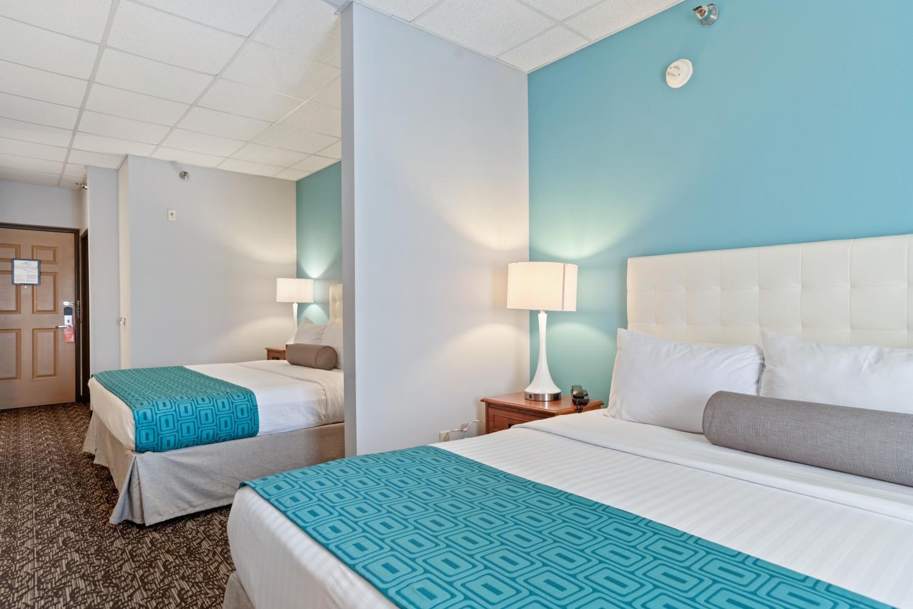 King Room with Two King Beds - Non-Smoking - Photo 4