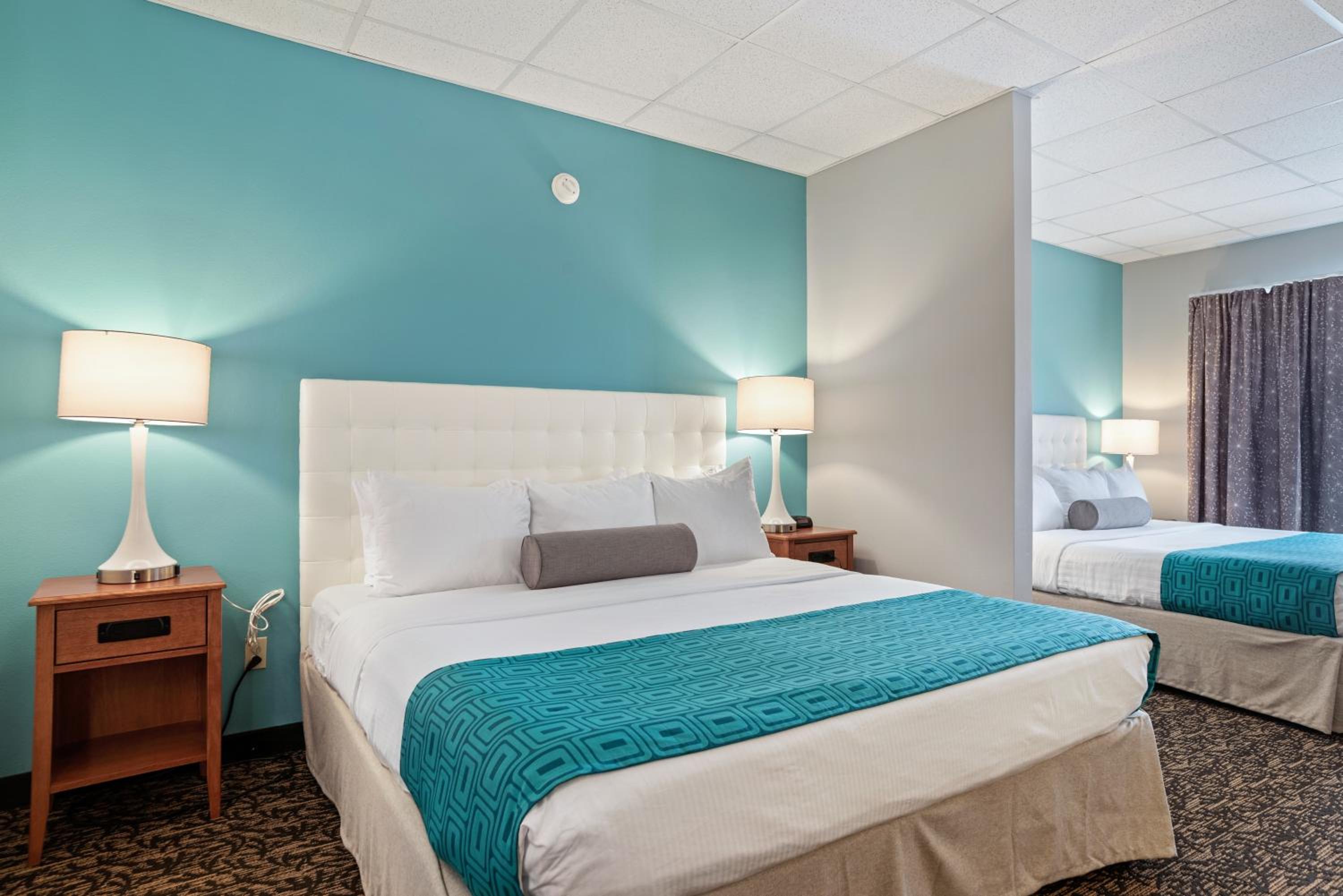 King Room with Two King Beds - Non-Smoking - Photo 7