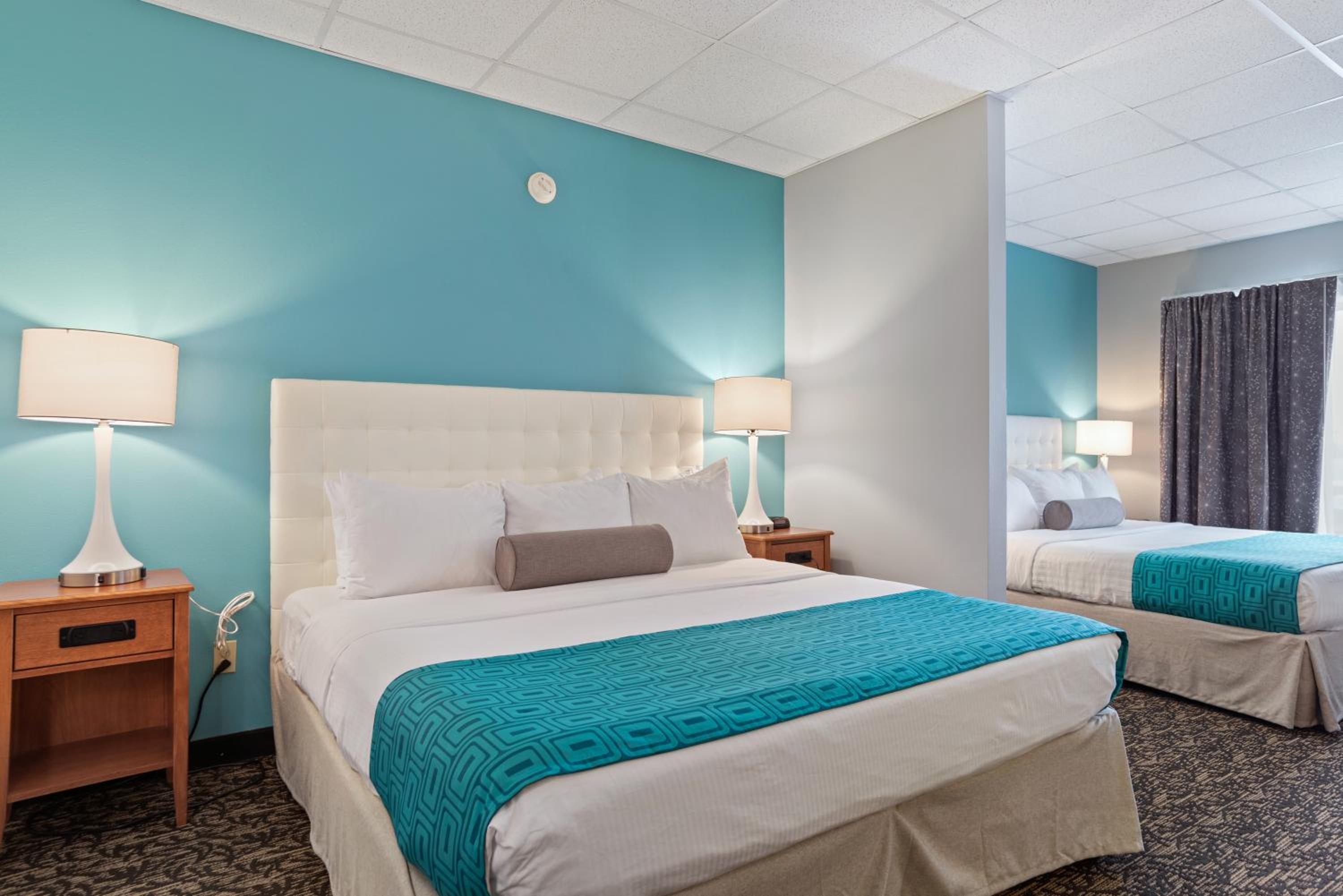 King Room with Two King Beds - Non-Smoking - Photo 10