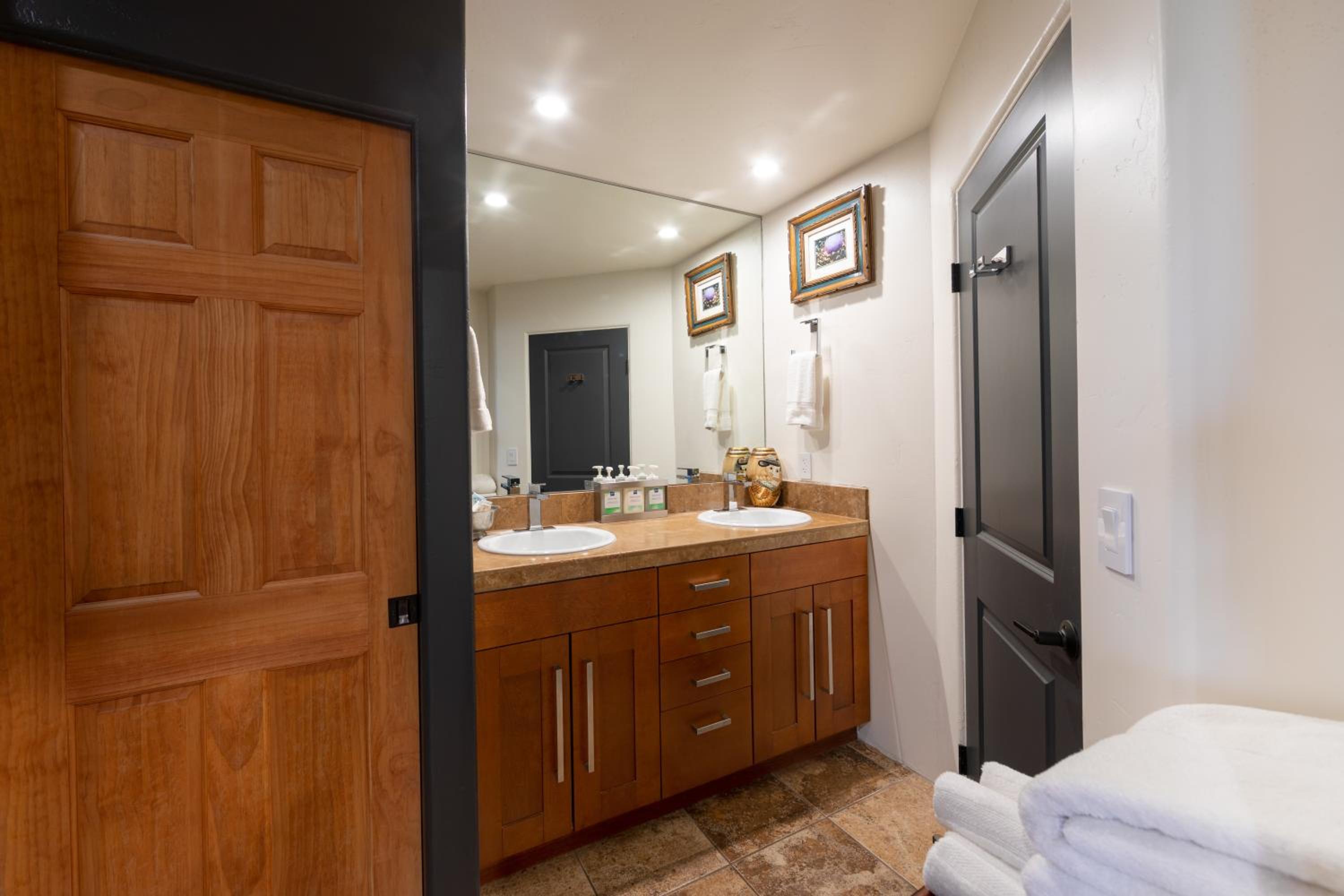 Suite with Mountain View - Photo 4