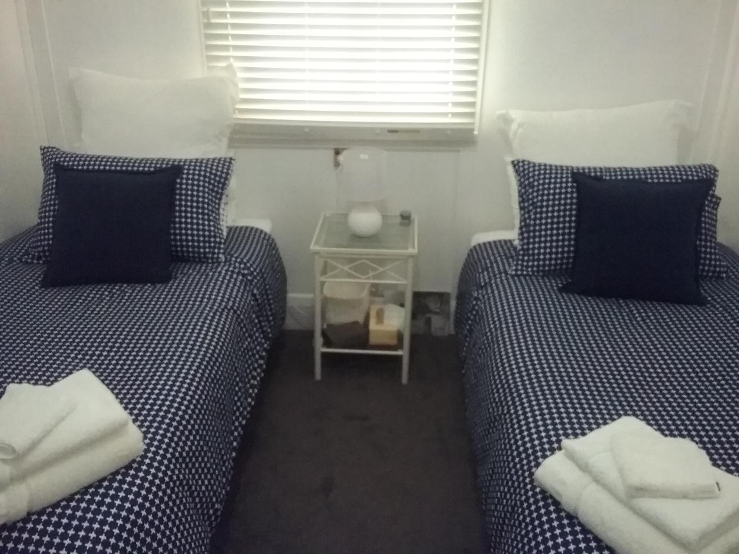 Small Twin Room - Photo 1