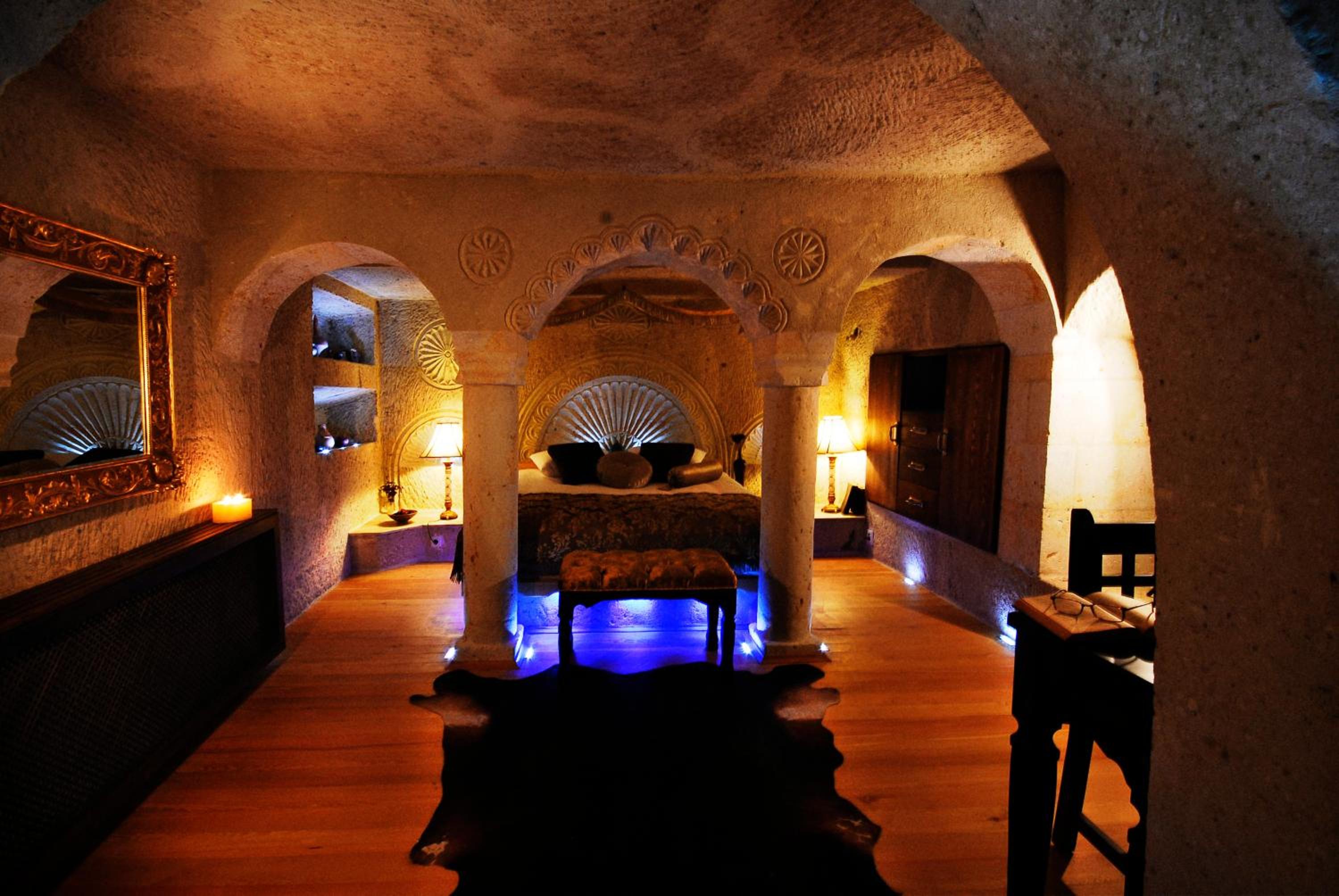 Superior Cave Suite  photo 1