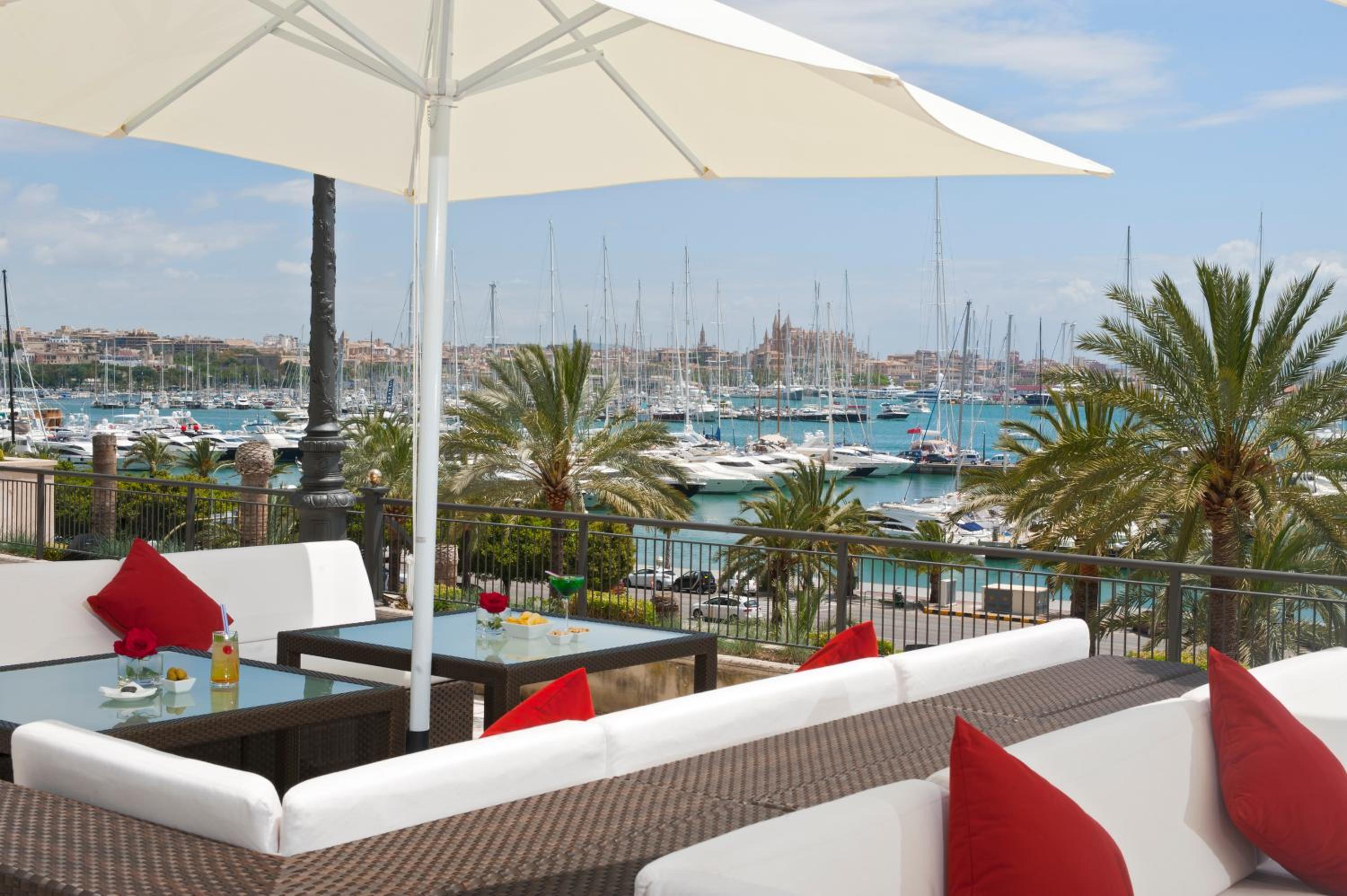 Red Level Junior Suite with Sea and Cathedral View