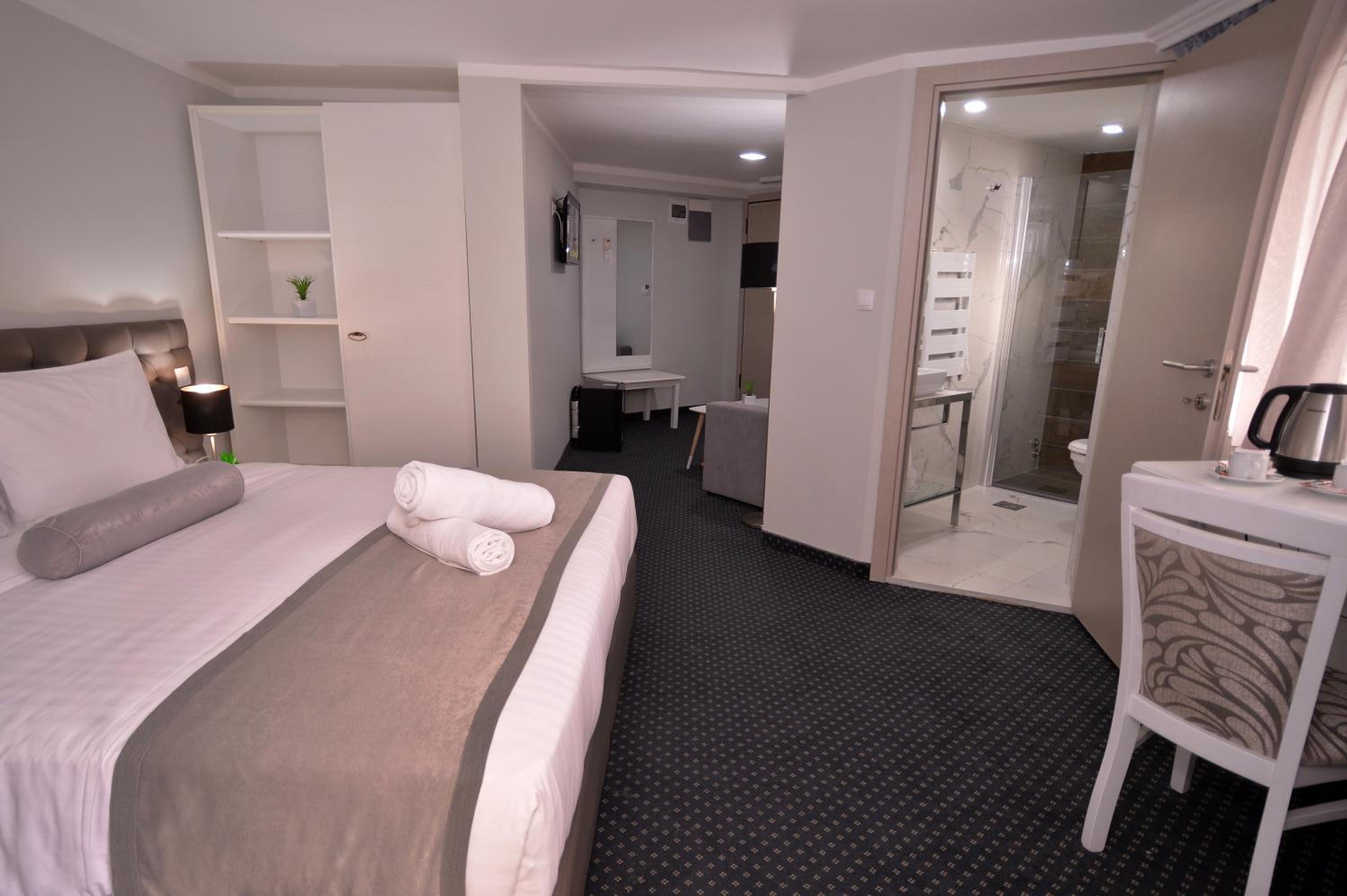 One-Bedroom Apartment with Balcony photo 1