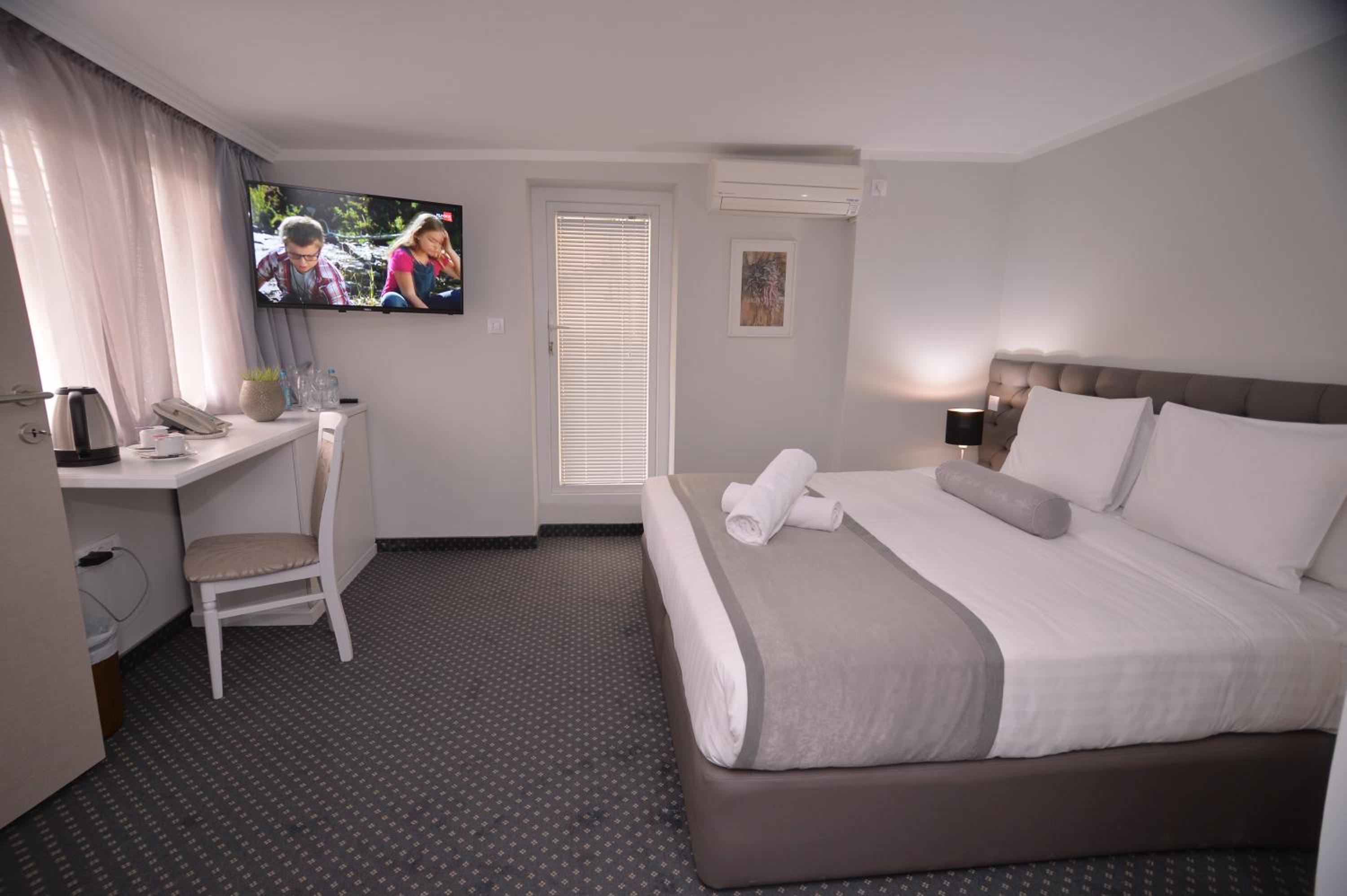 One-Bedroom Apartment with Balcony photo 2