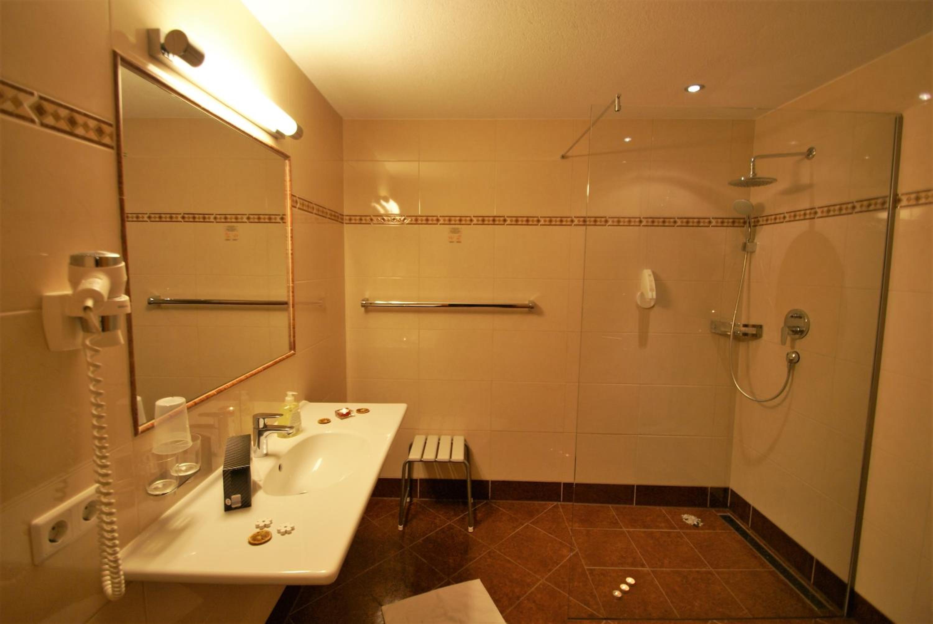 Suite with Balcony - Photo 3
