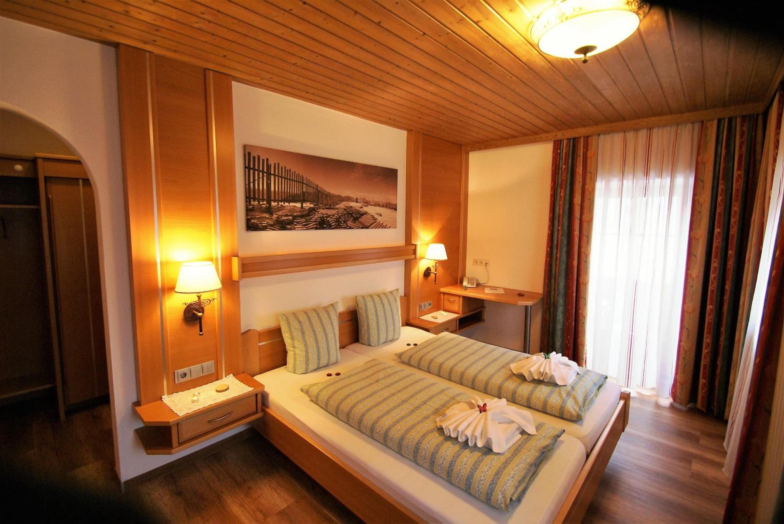Double Room with Balcony - Photo 3
