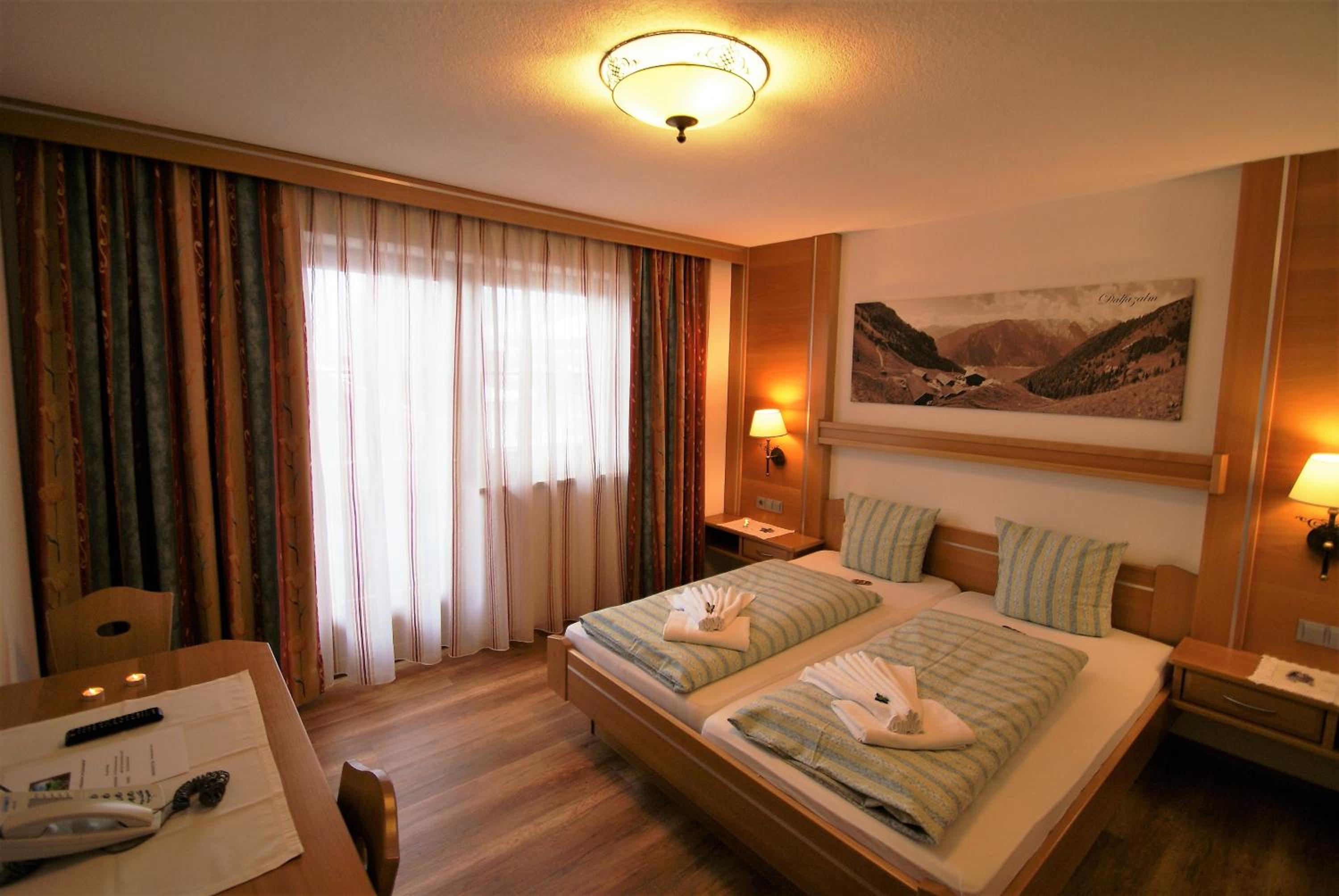 Double Room with Balcony - Photo 4