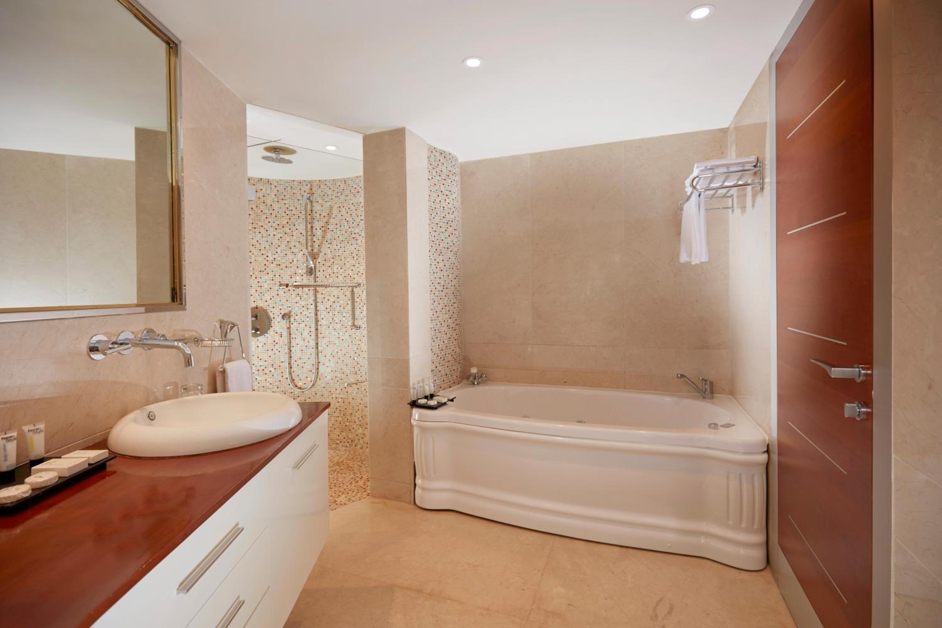 Royal Two-Bedroom Suite photo 3