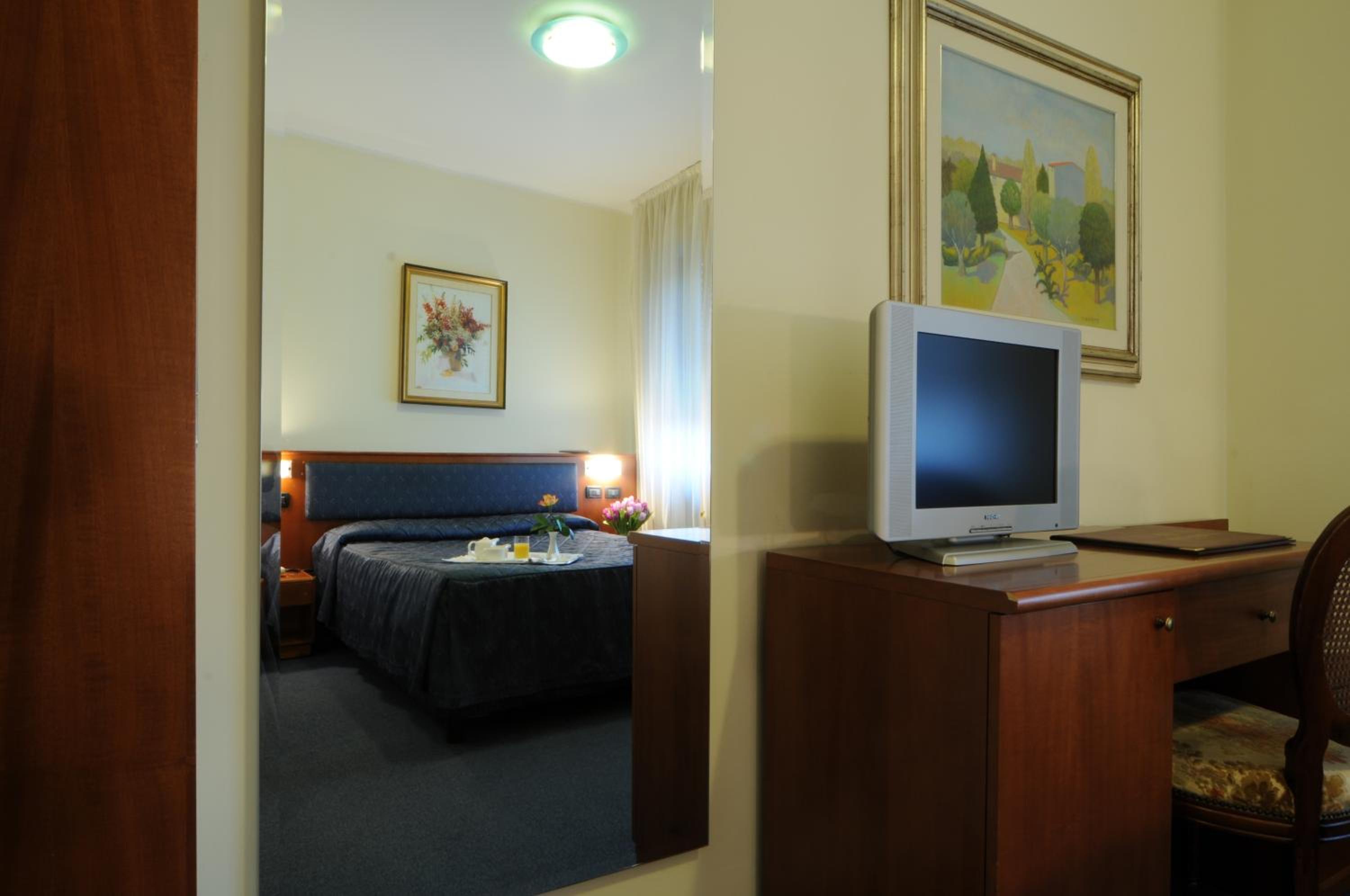Double Room - Photo 2
