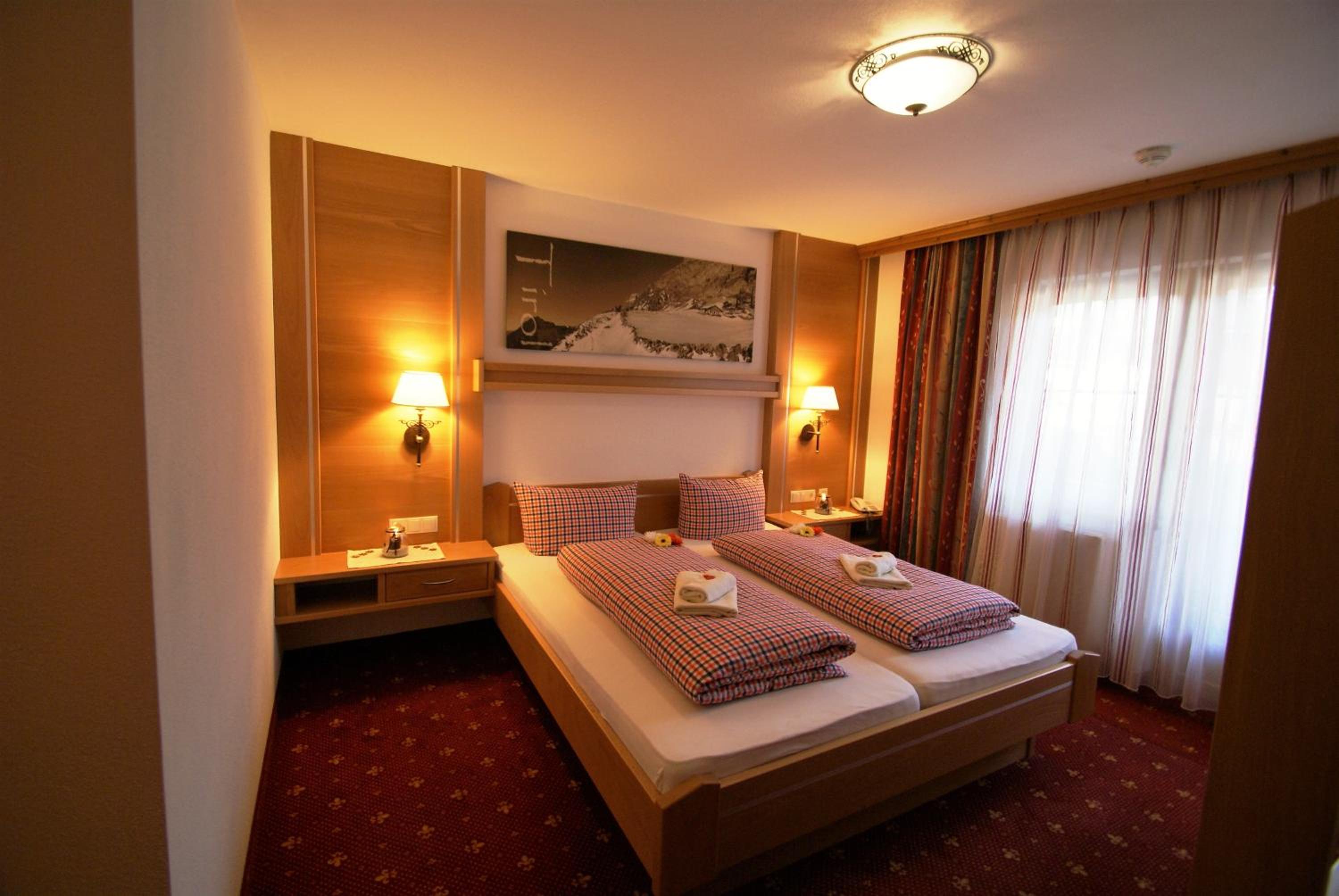 Double Room with Balcony - Photo 1