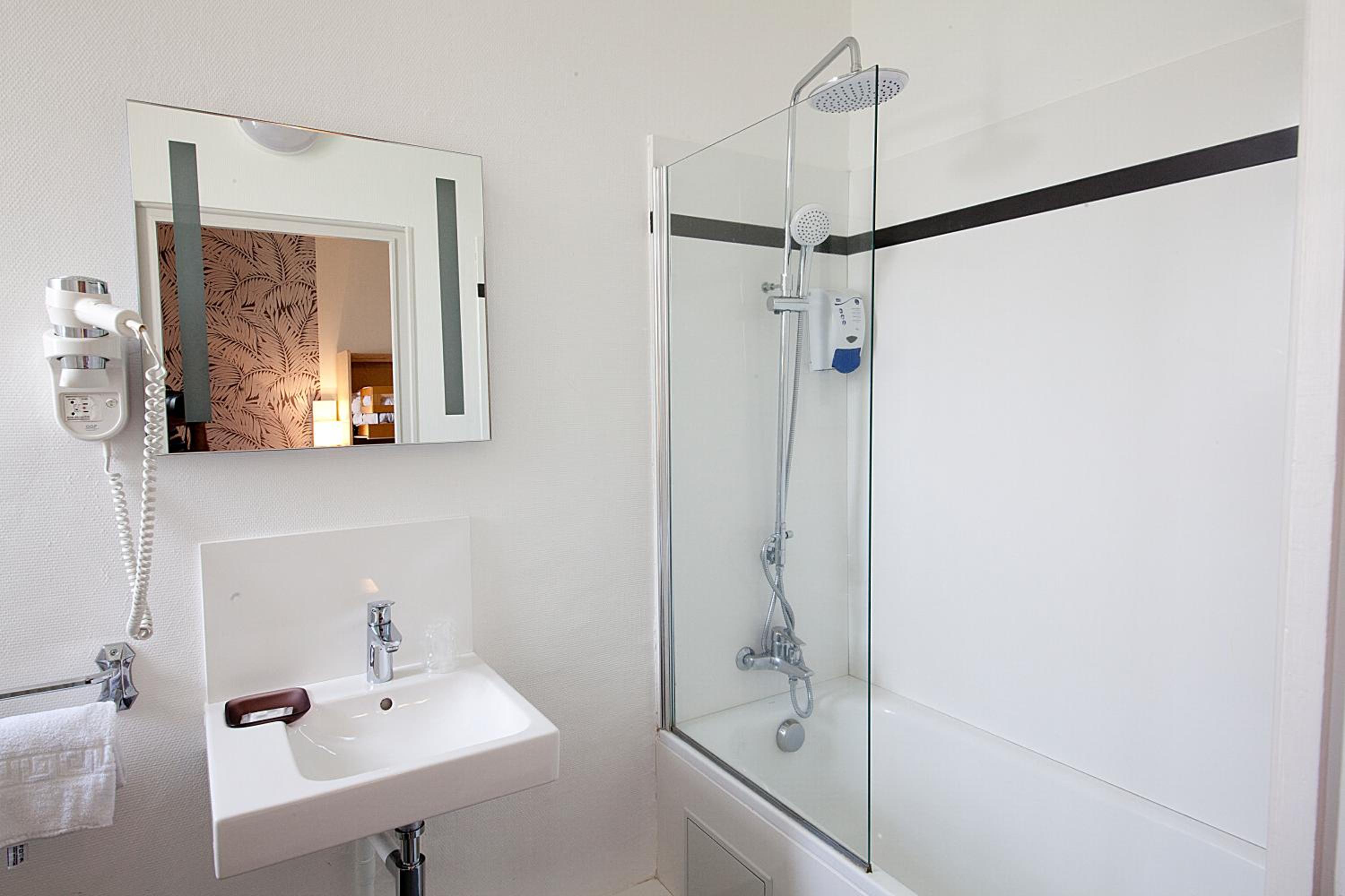 Twin Room - Photo 3