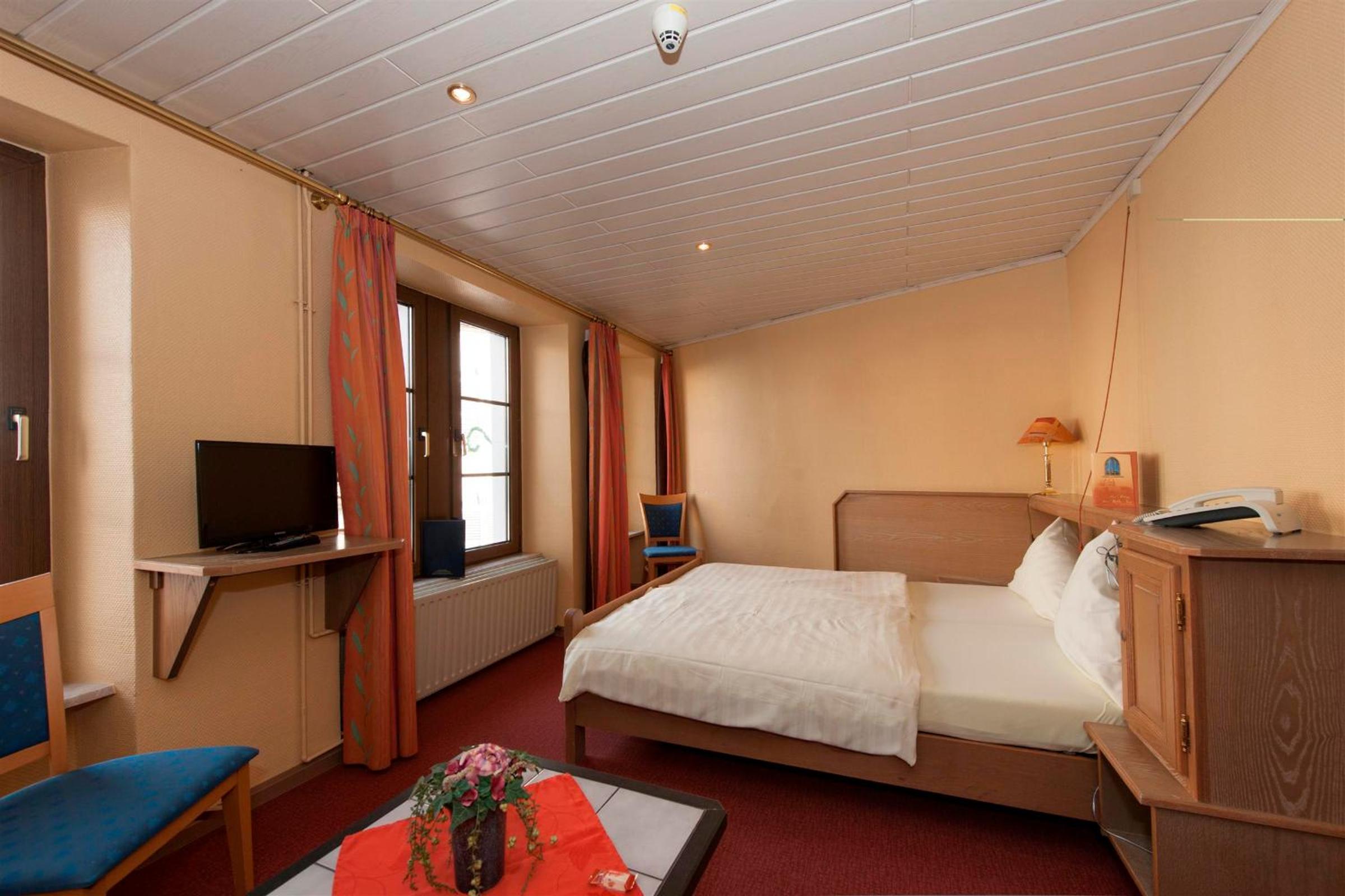 Standard Double or Twin Room photo 3