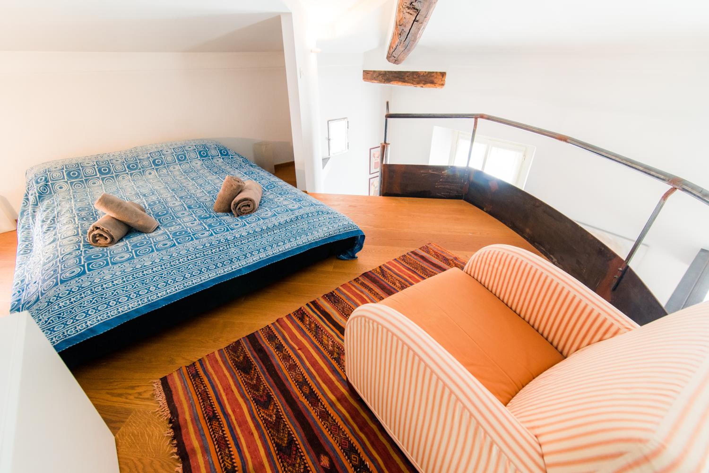 One-Bedroom Apartment - Photo 2