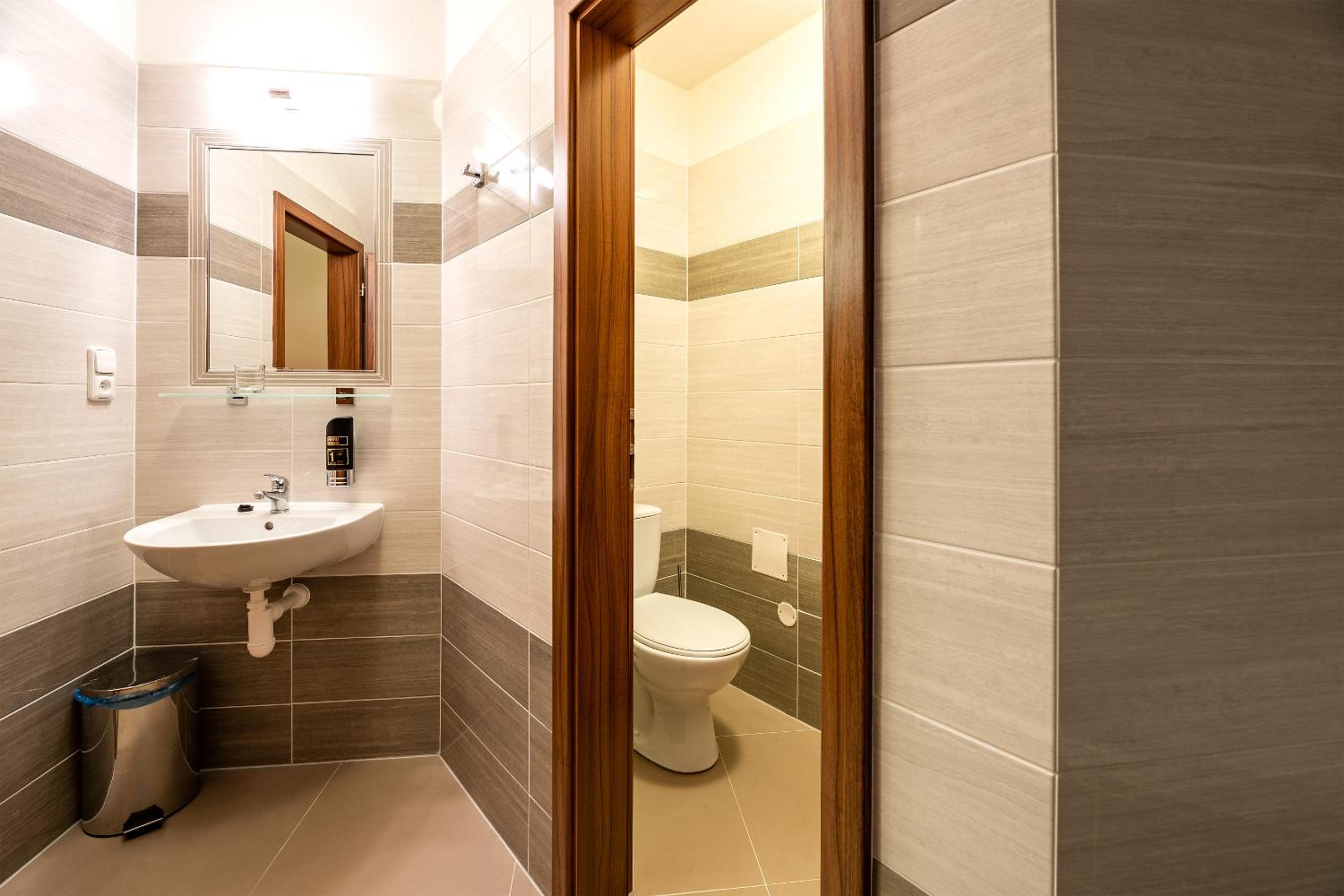 Deluxe Double Room with Bath photo 3