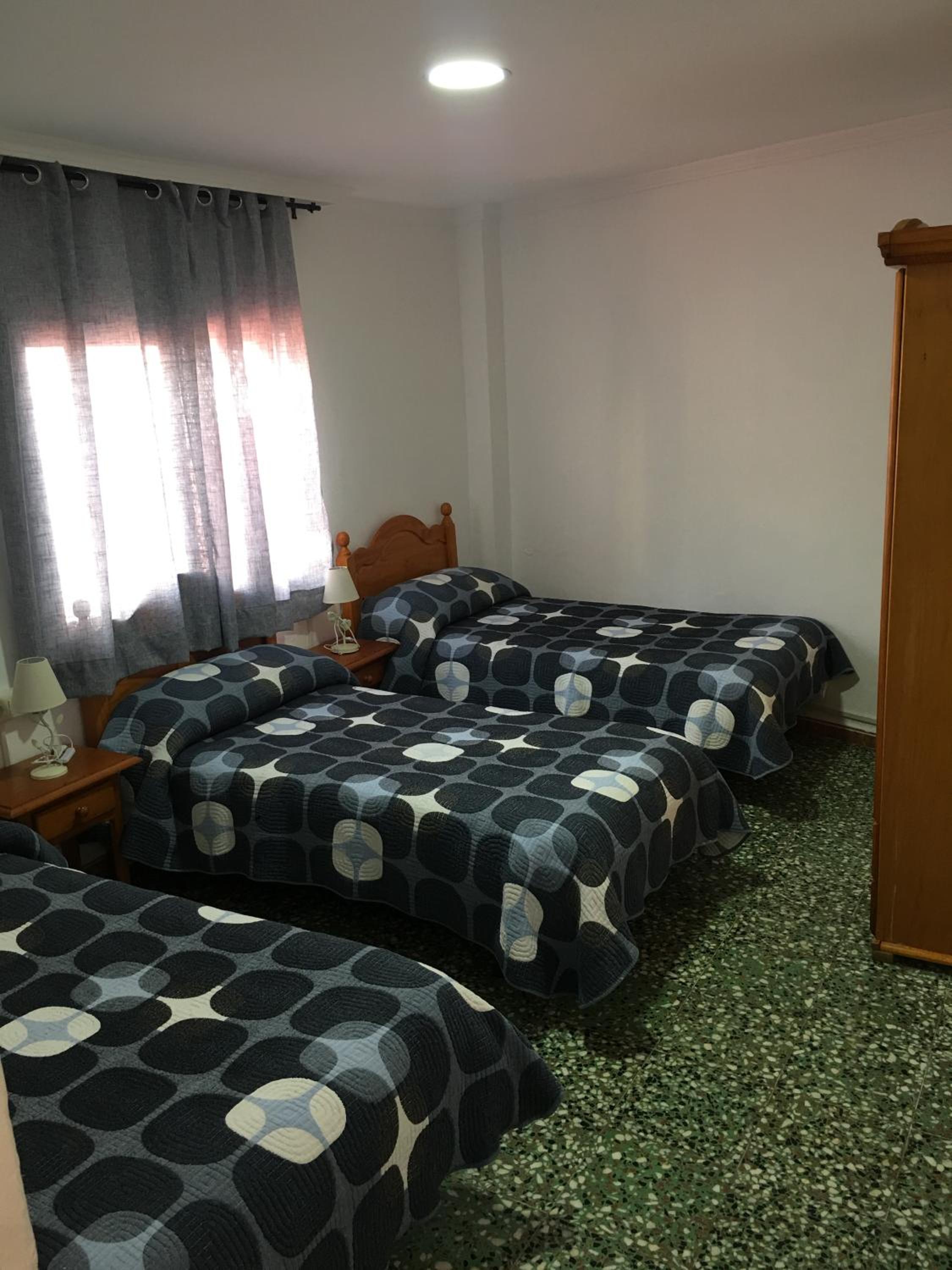 Habitación Triple Básica con Baño Compartido