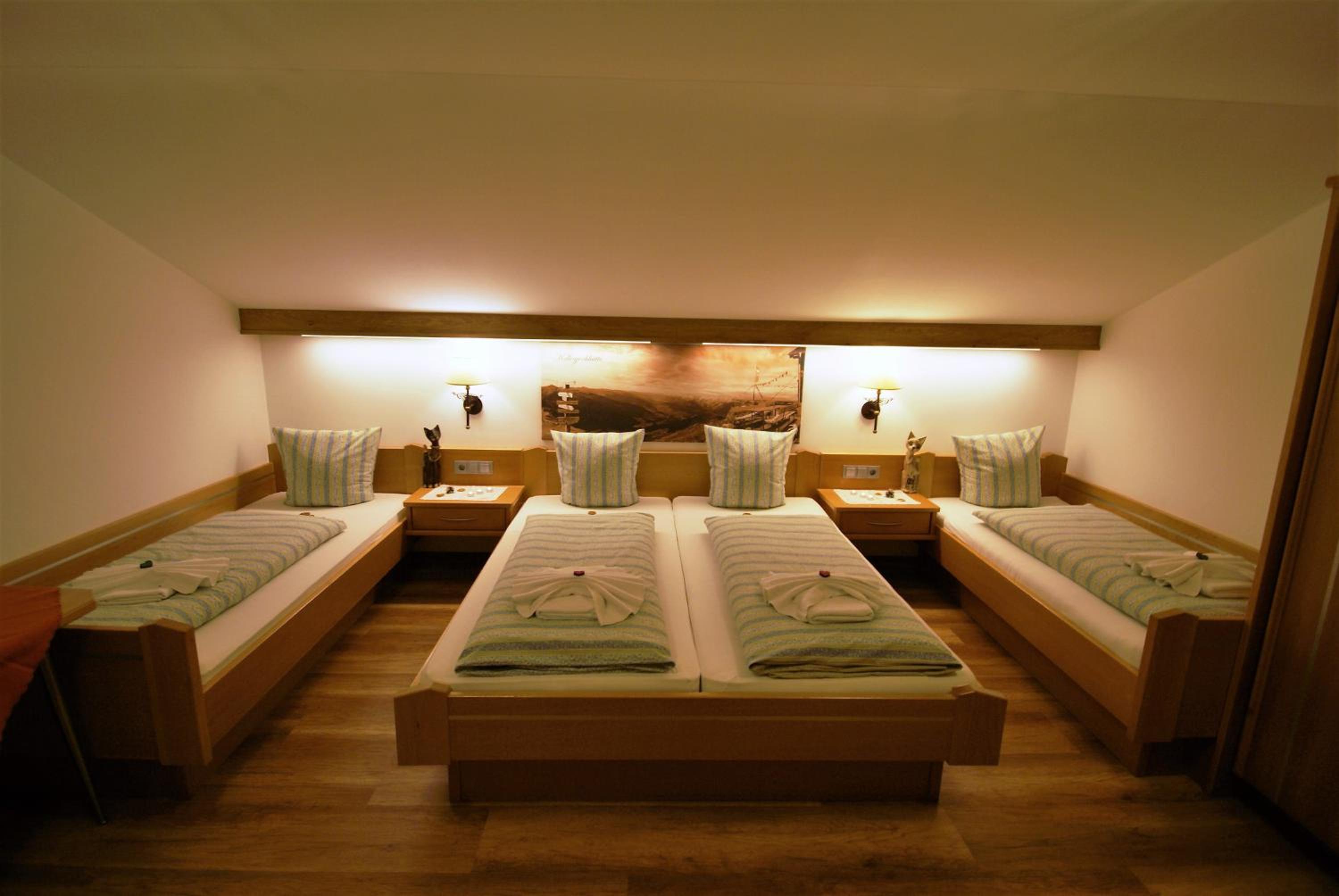 Quadruple Room with Balcony - Photo 1