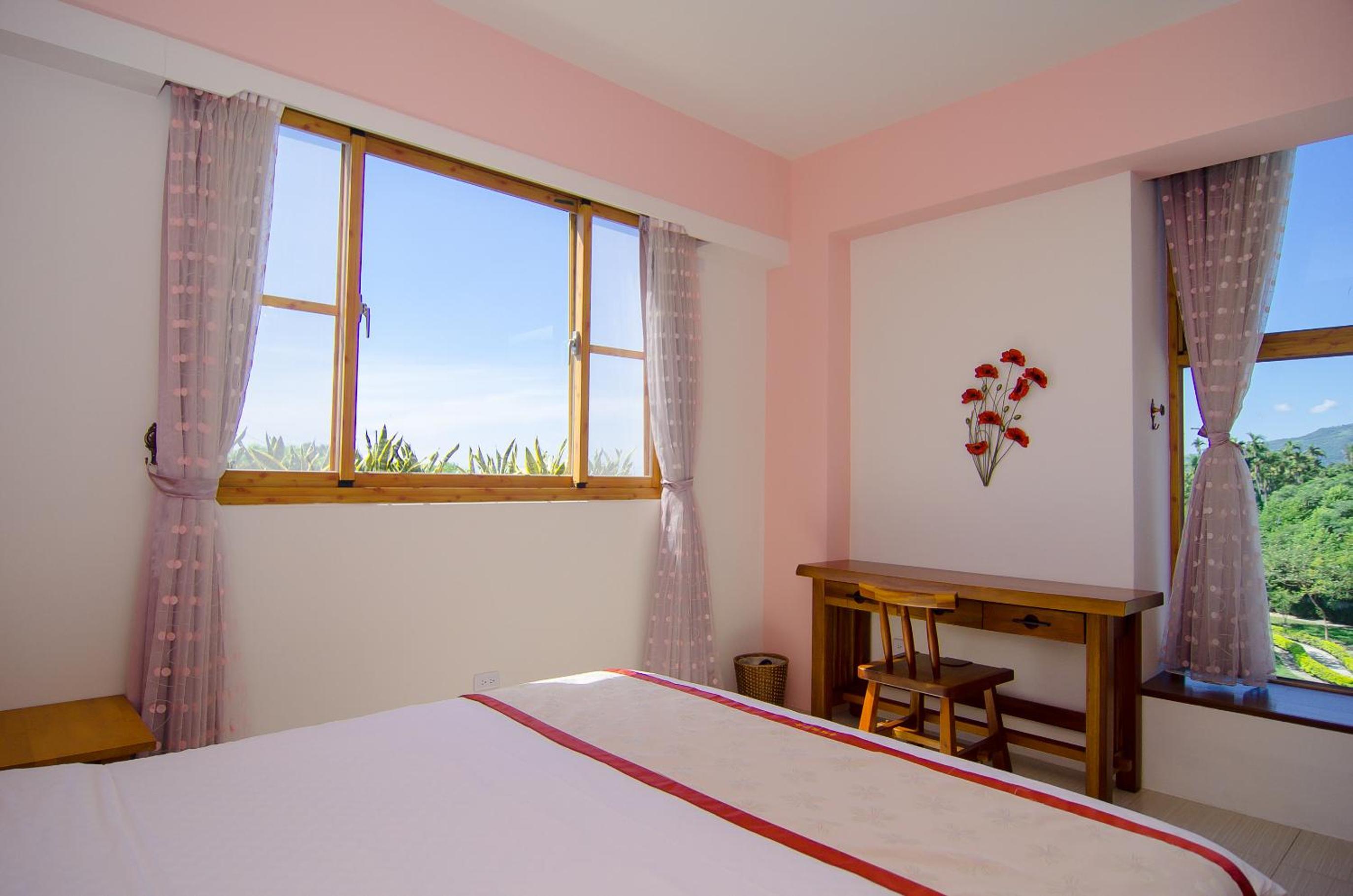 King Room with Two King Beds photo 2
