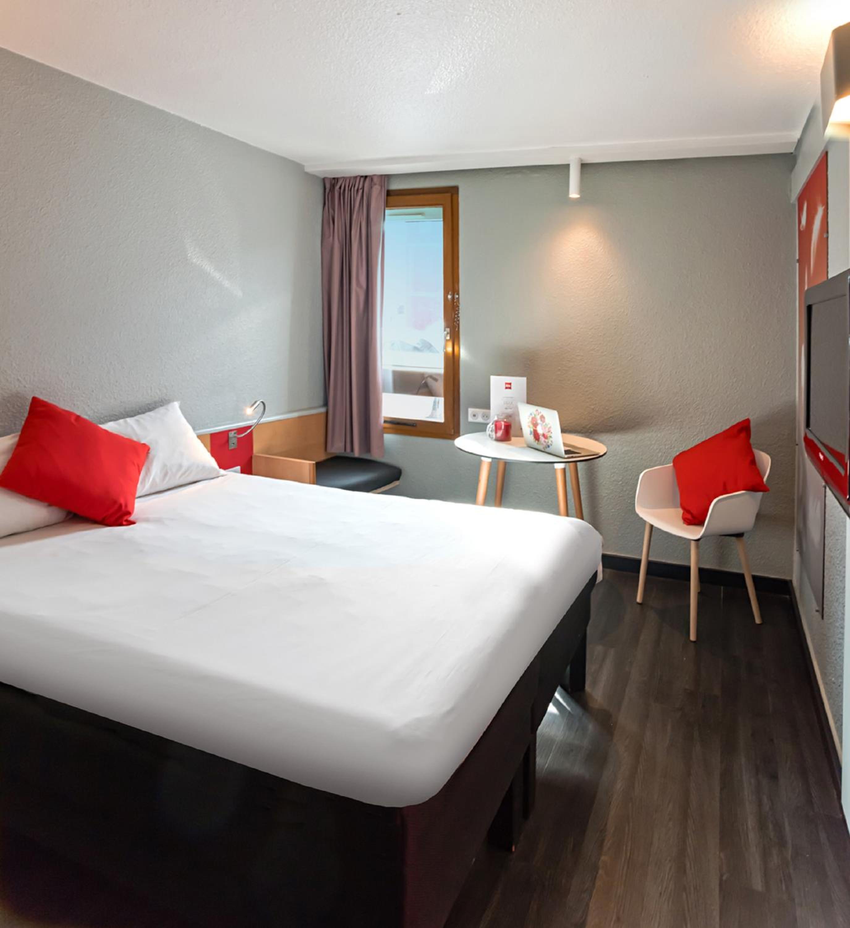 Standard Double Room - Photo 8