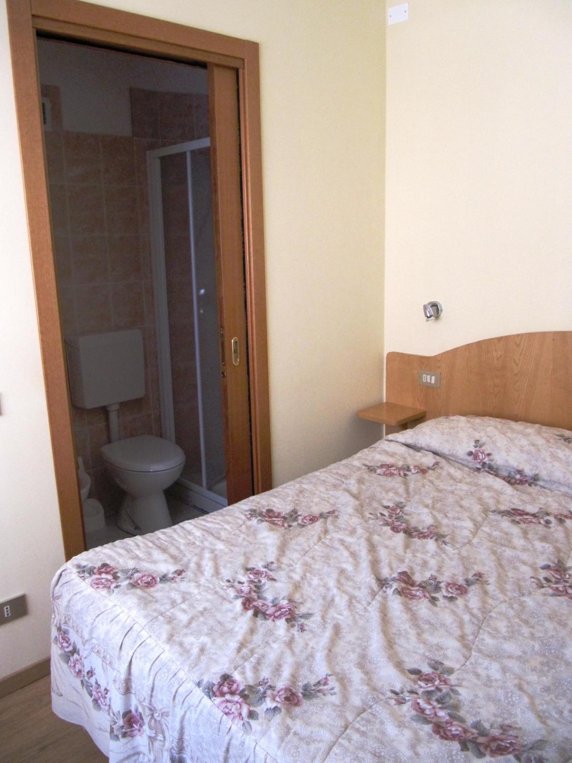 Single Room photo 3