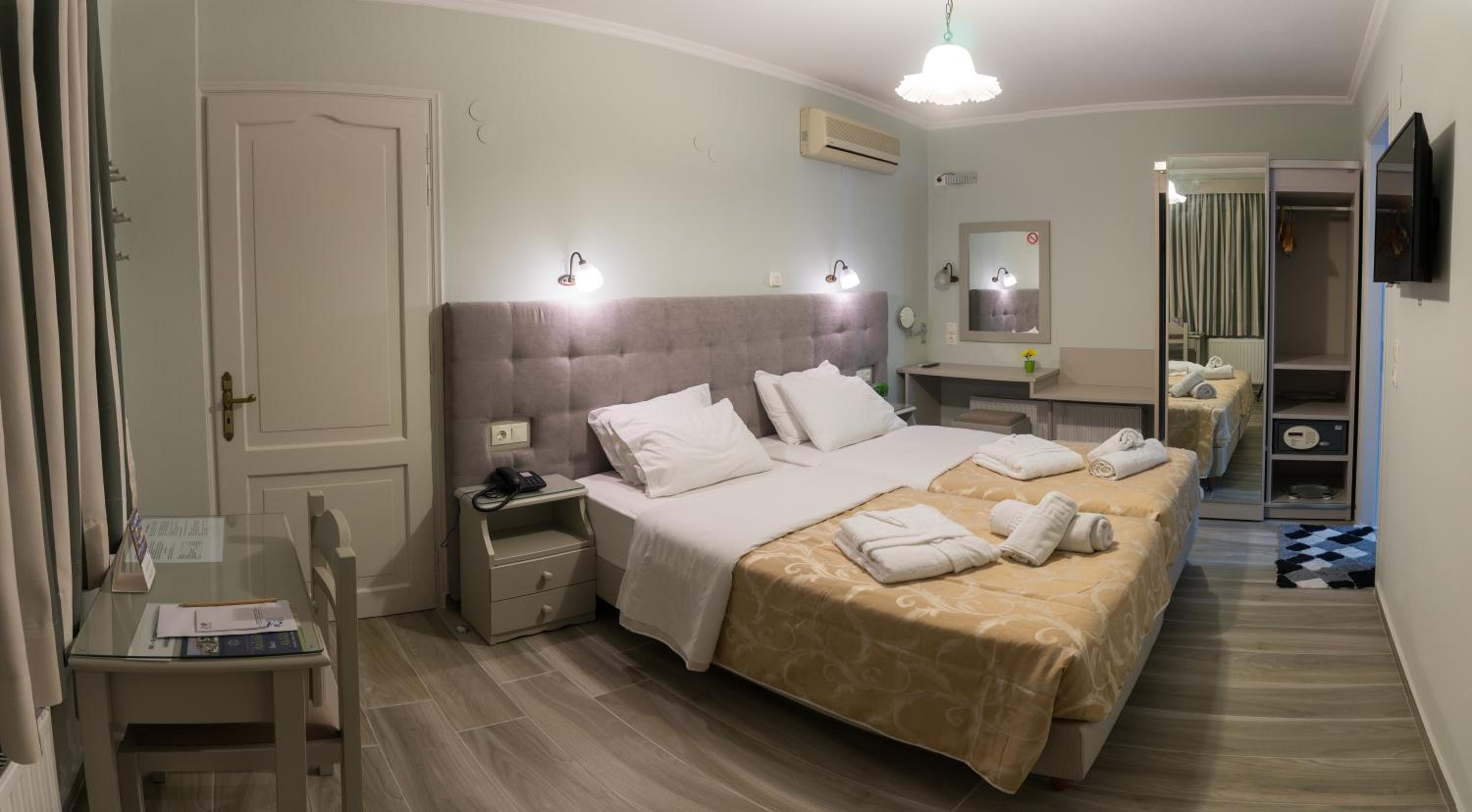 Twin Room - Photo 1