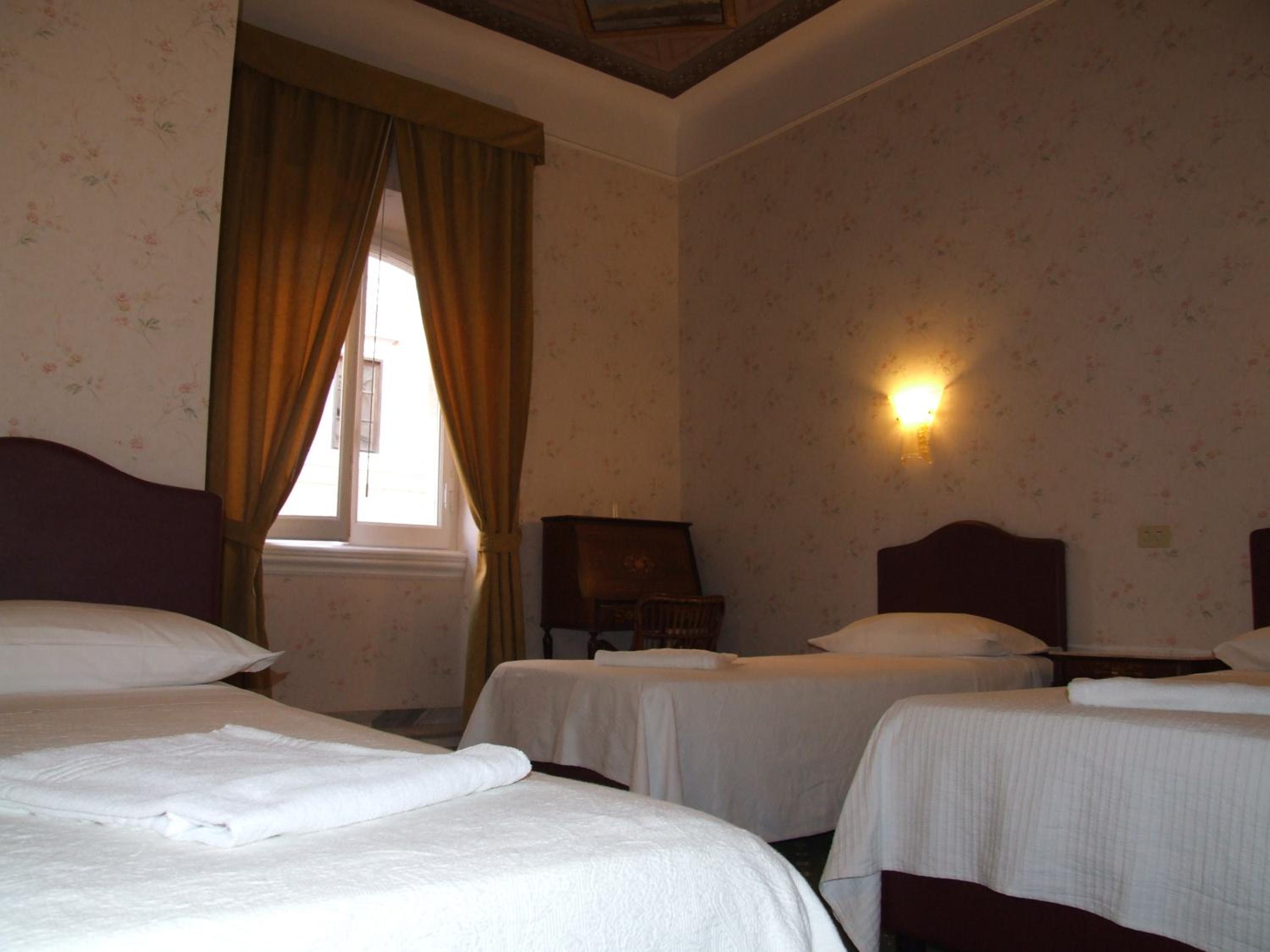 Quadruple Room with Shared Bathroom