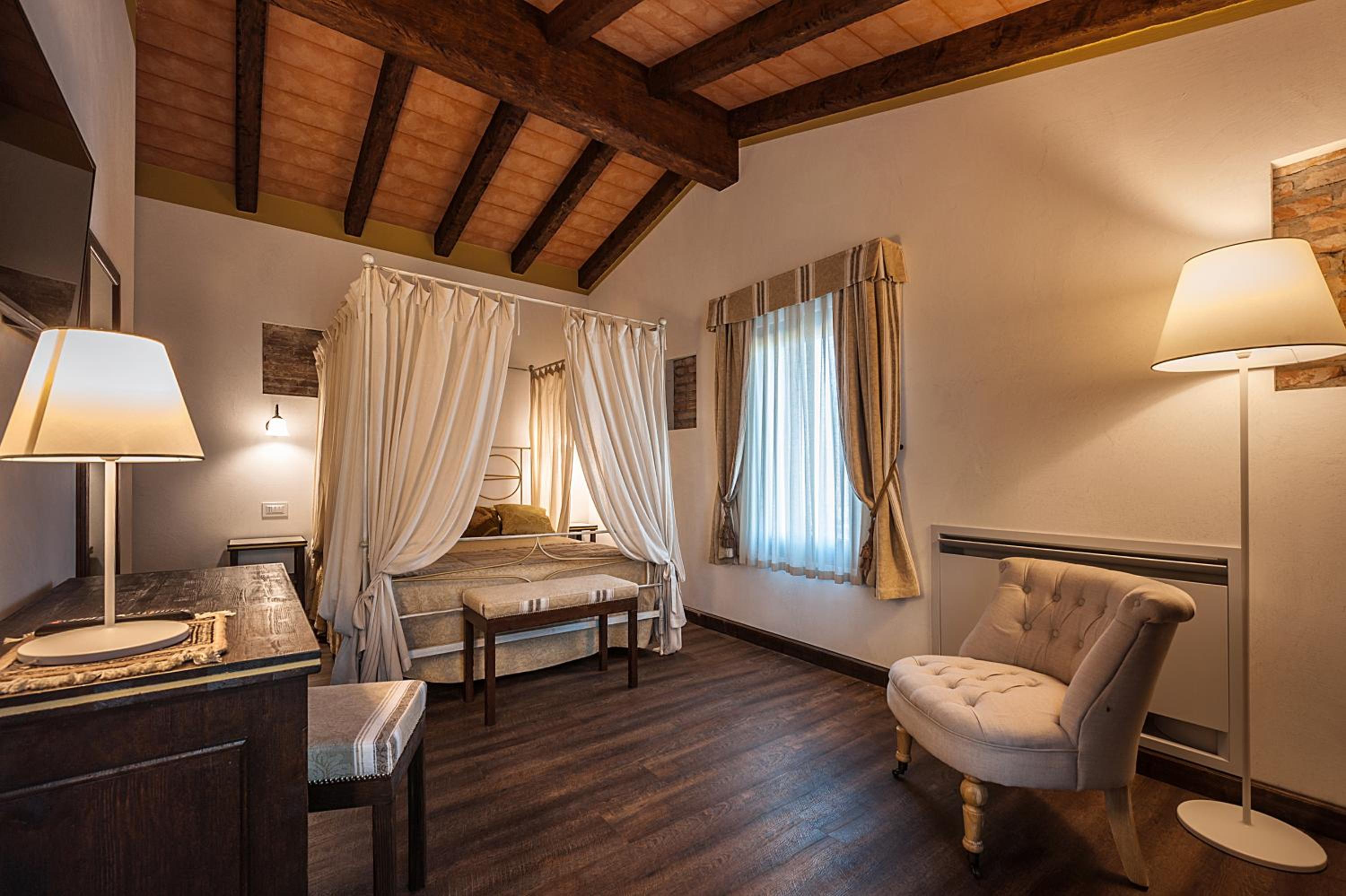 Deluxe King Room photo 3