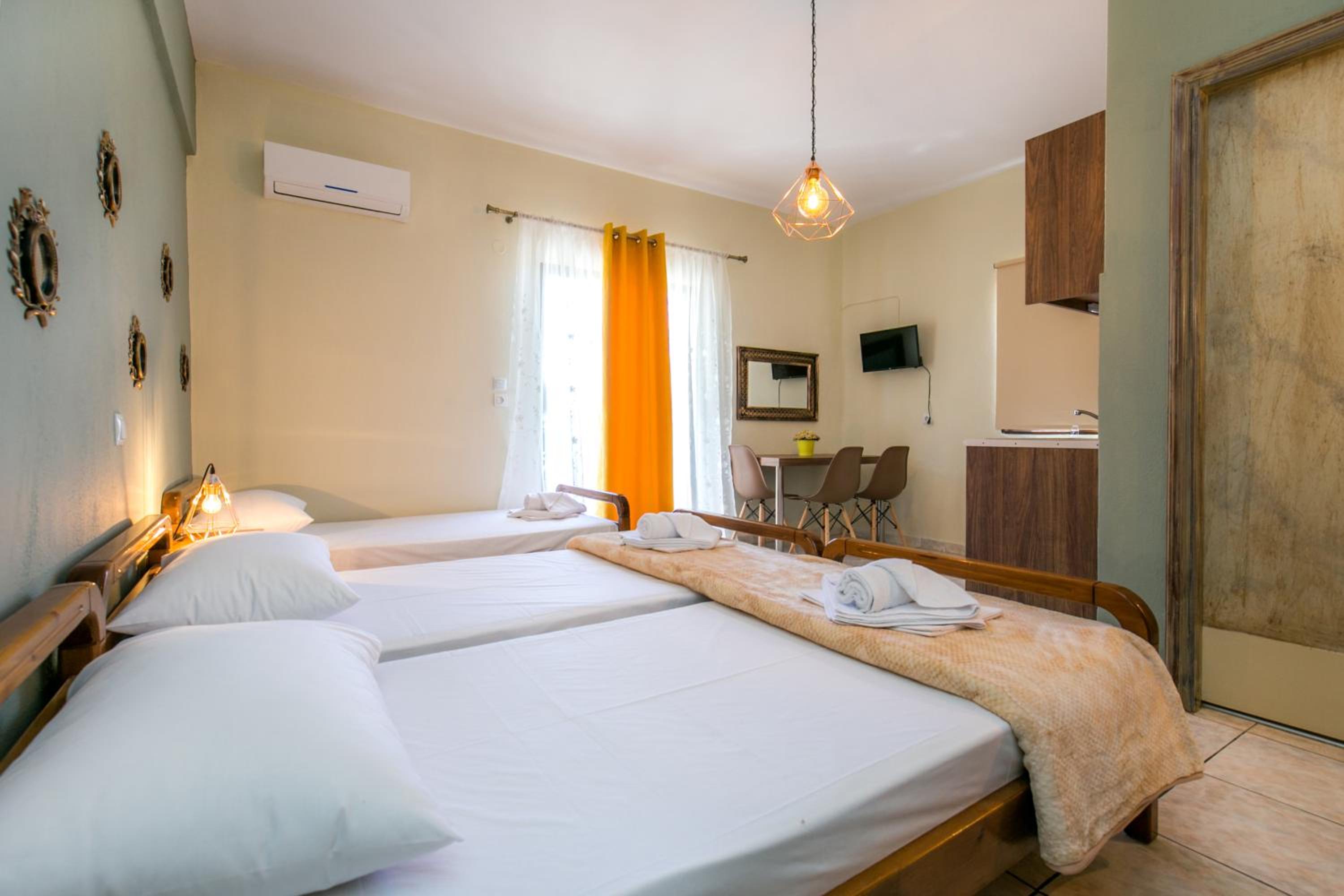 Basic Triple Room photo 1