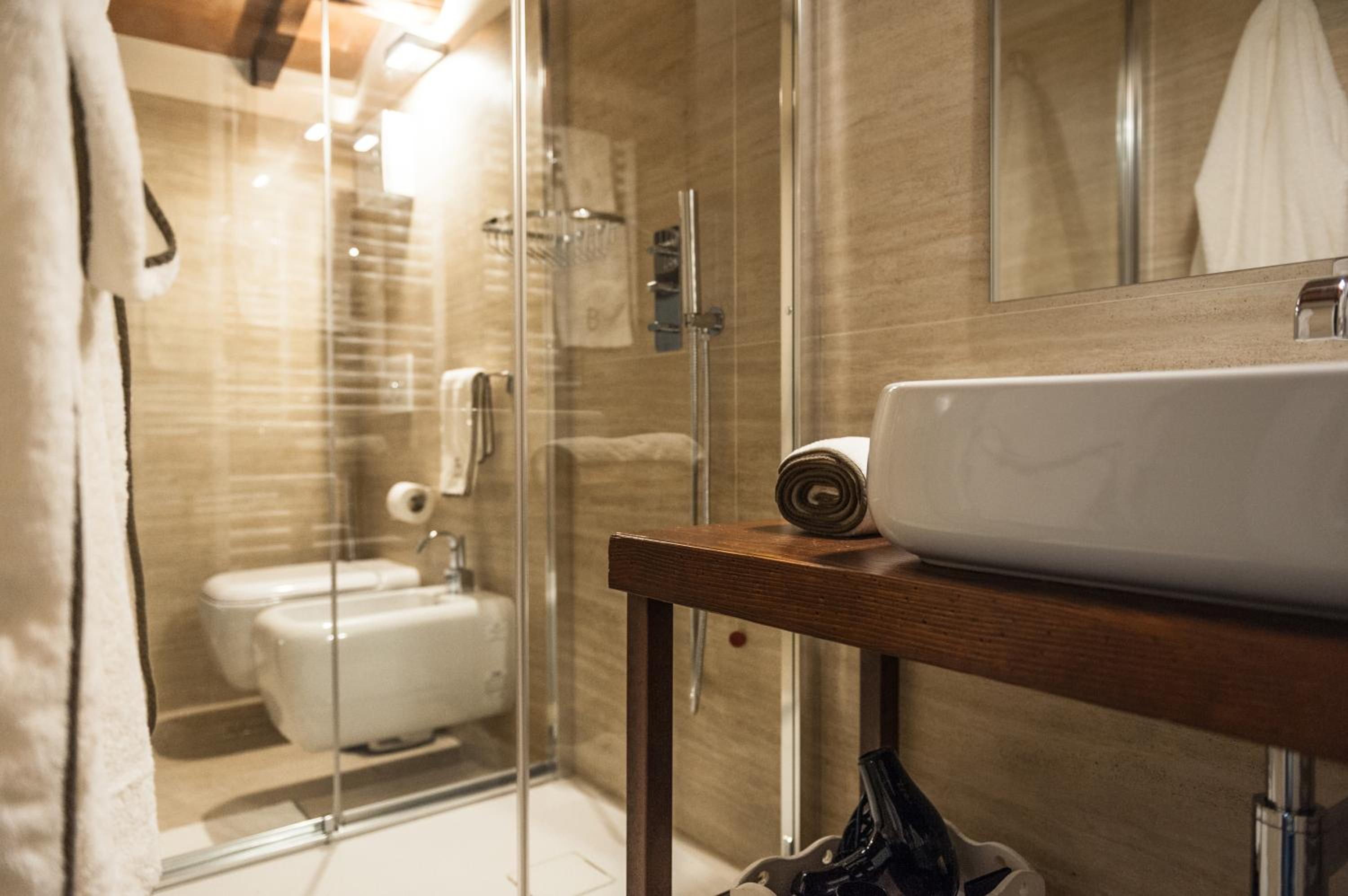 Deluxe Junior Suite photo 2