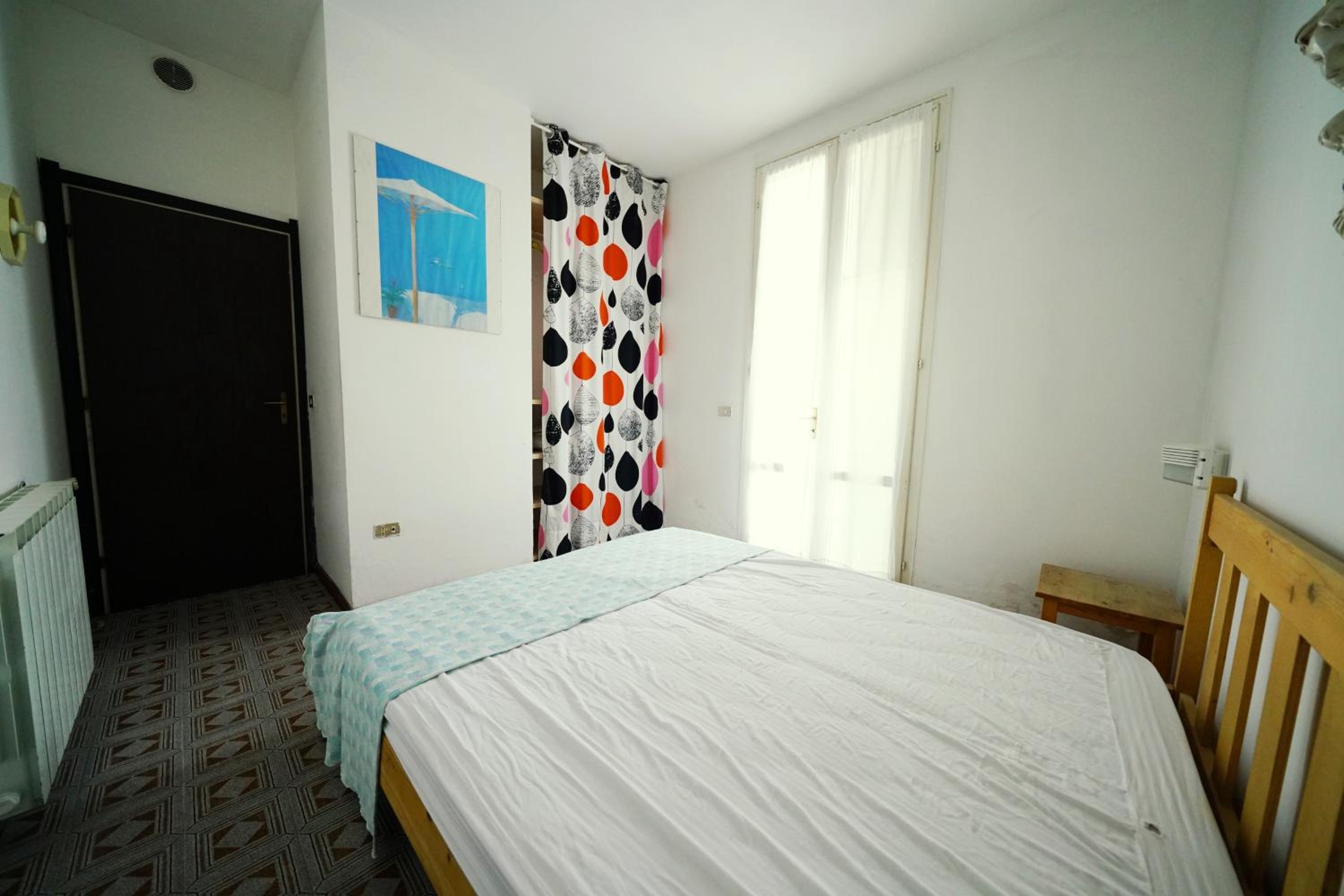 Three-Bedroom House - Photo 5